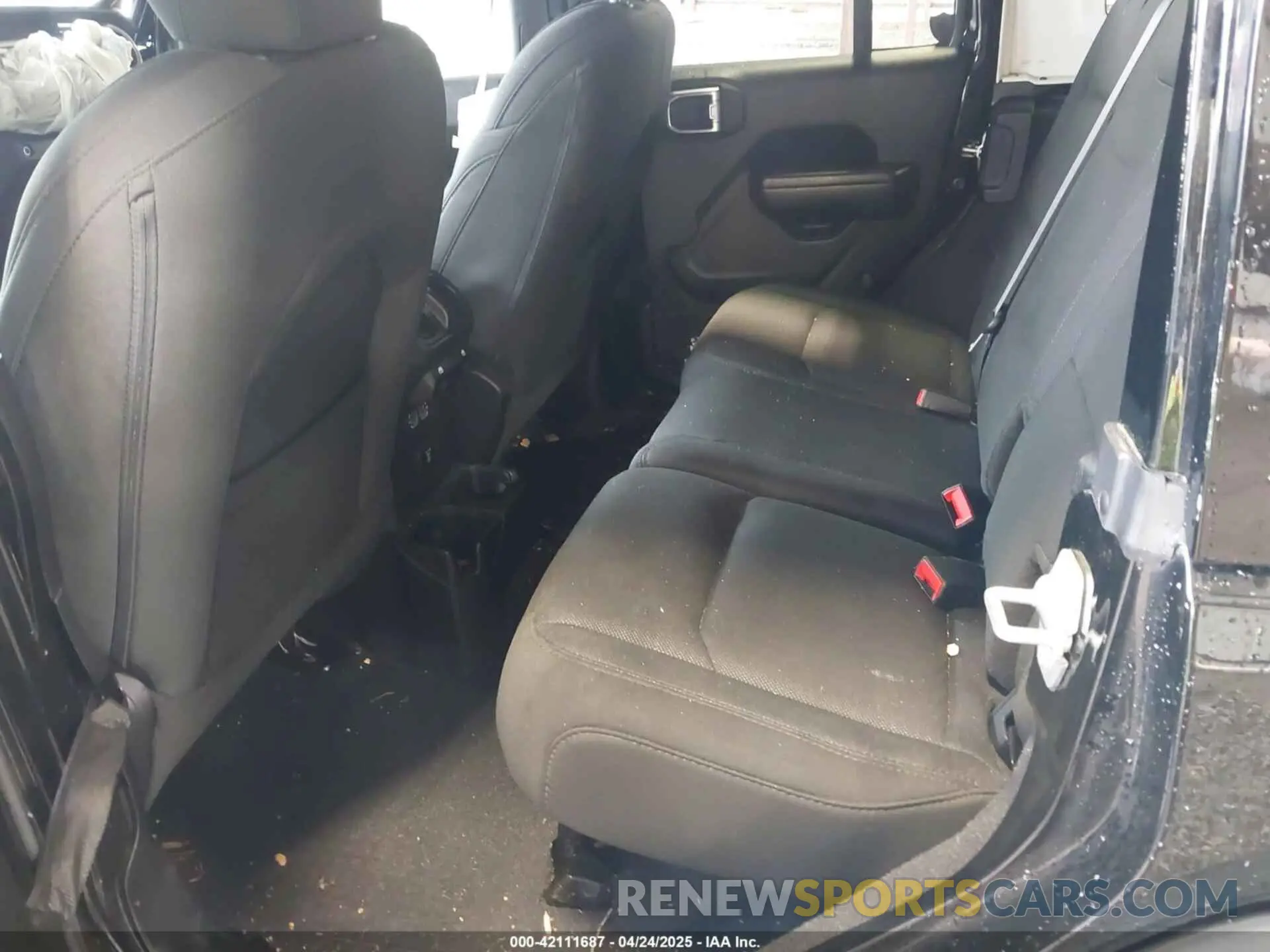 8 Photograph of a damaged car 1C4HJXDG0PW617101 JEEP WRANGLER 2023