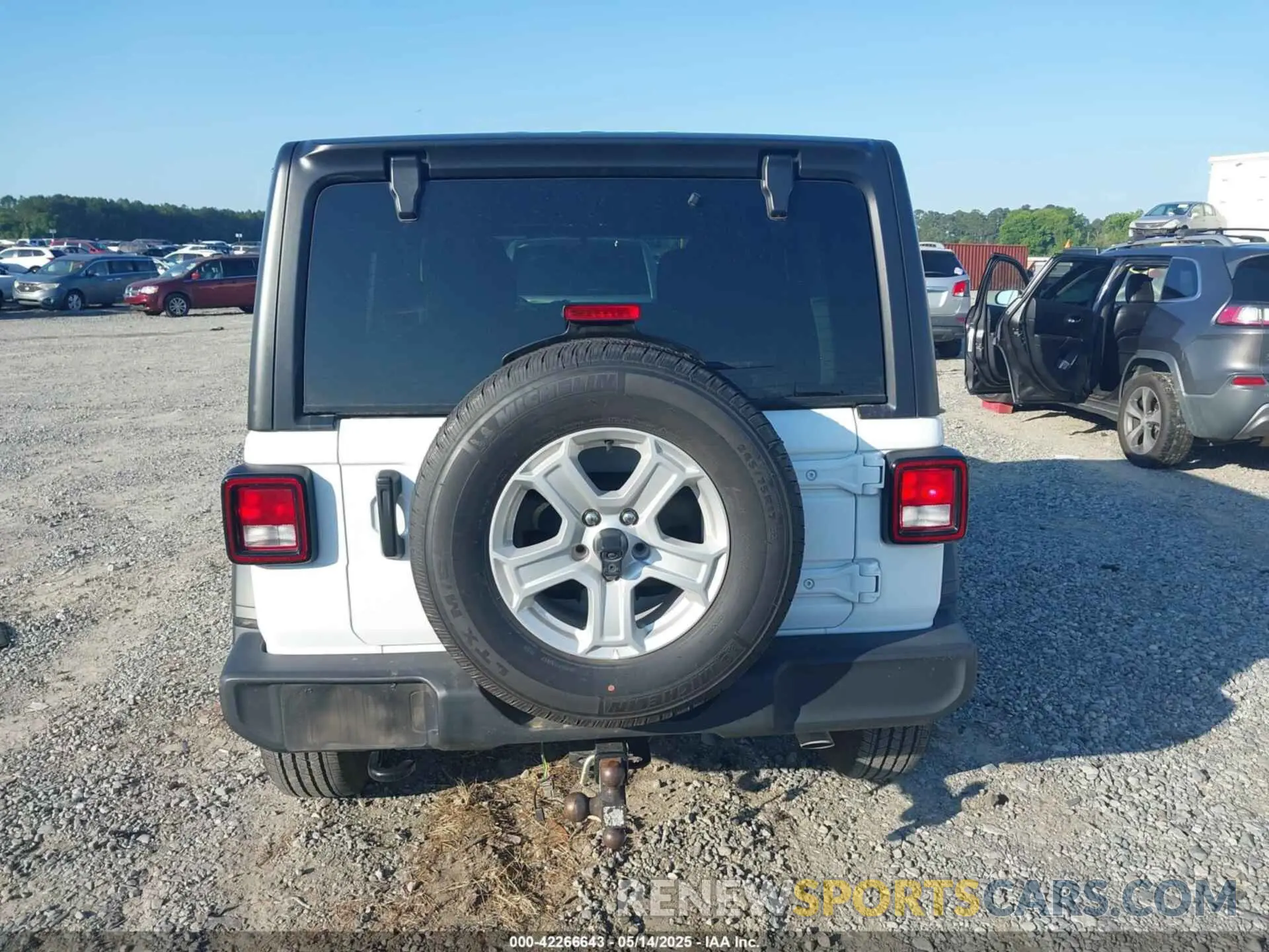 16 Photograph of a damaged car 1C4HJXDG1PW531053 JEEP WRANGLER 2023