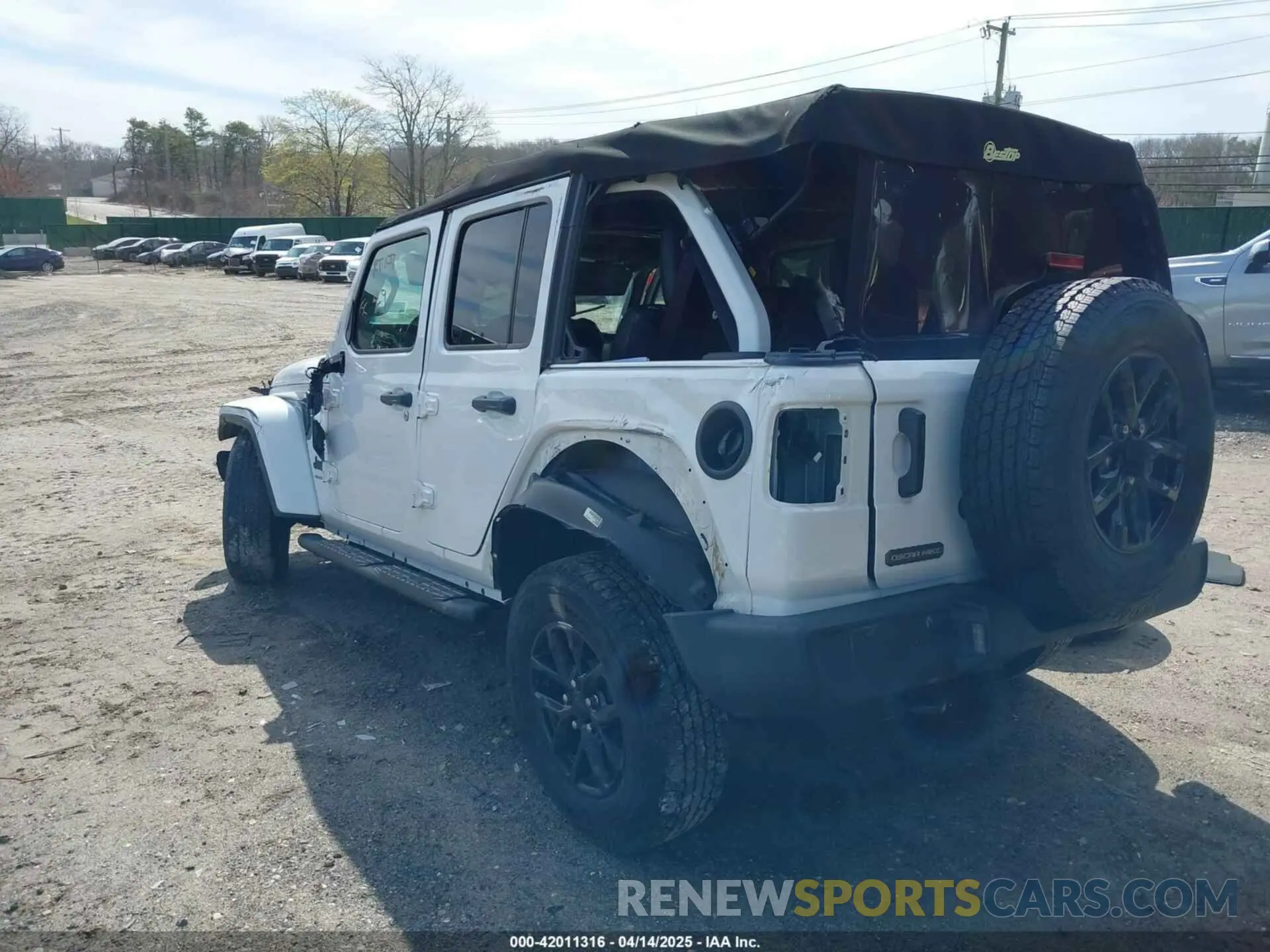 3 Photograph of a damaged car 1C4HJXDG1PW578230 JEEP WRANGLER 2023