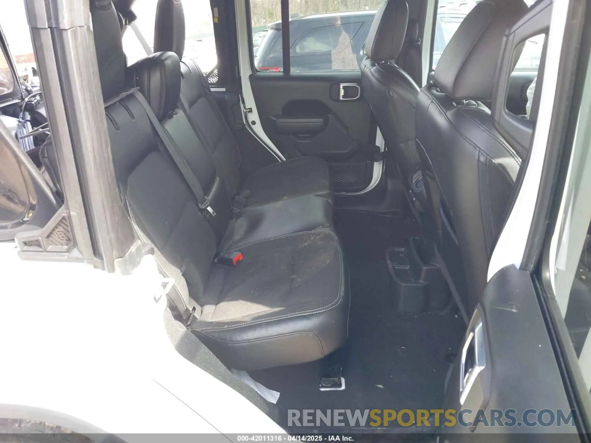 8 Photograph of a damaged car 1C4HJXDG1PW578230 JEEP WRANGLER 2023