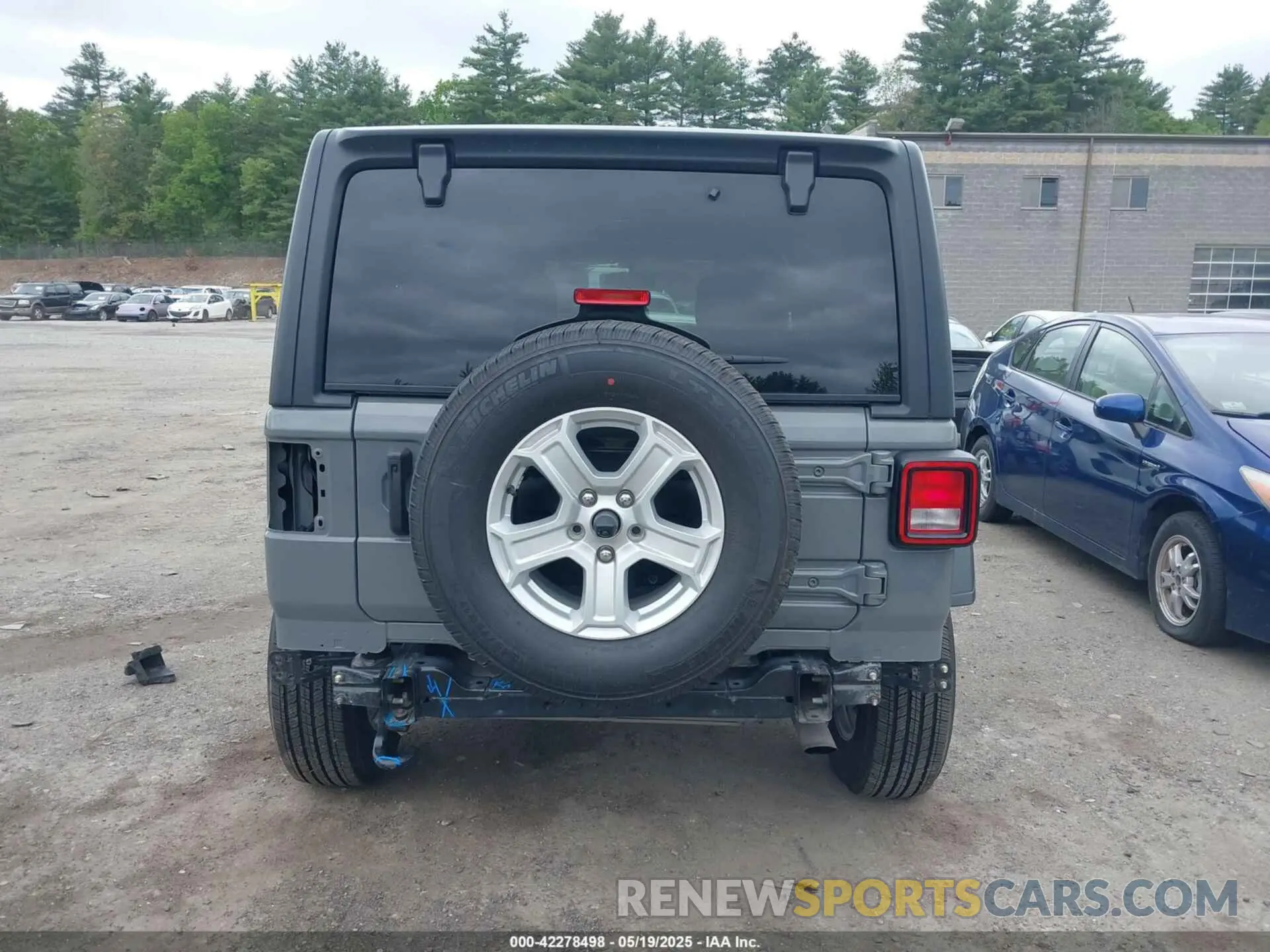 17 Photograph of a damaged car 1C4HJXDG2PW531904 JEEP WRANGLER 2023