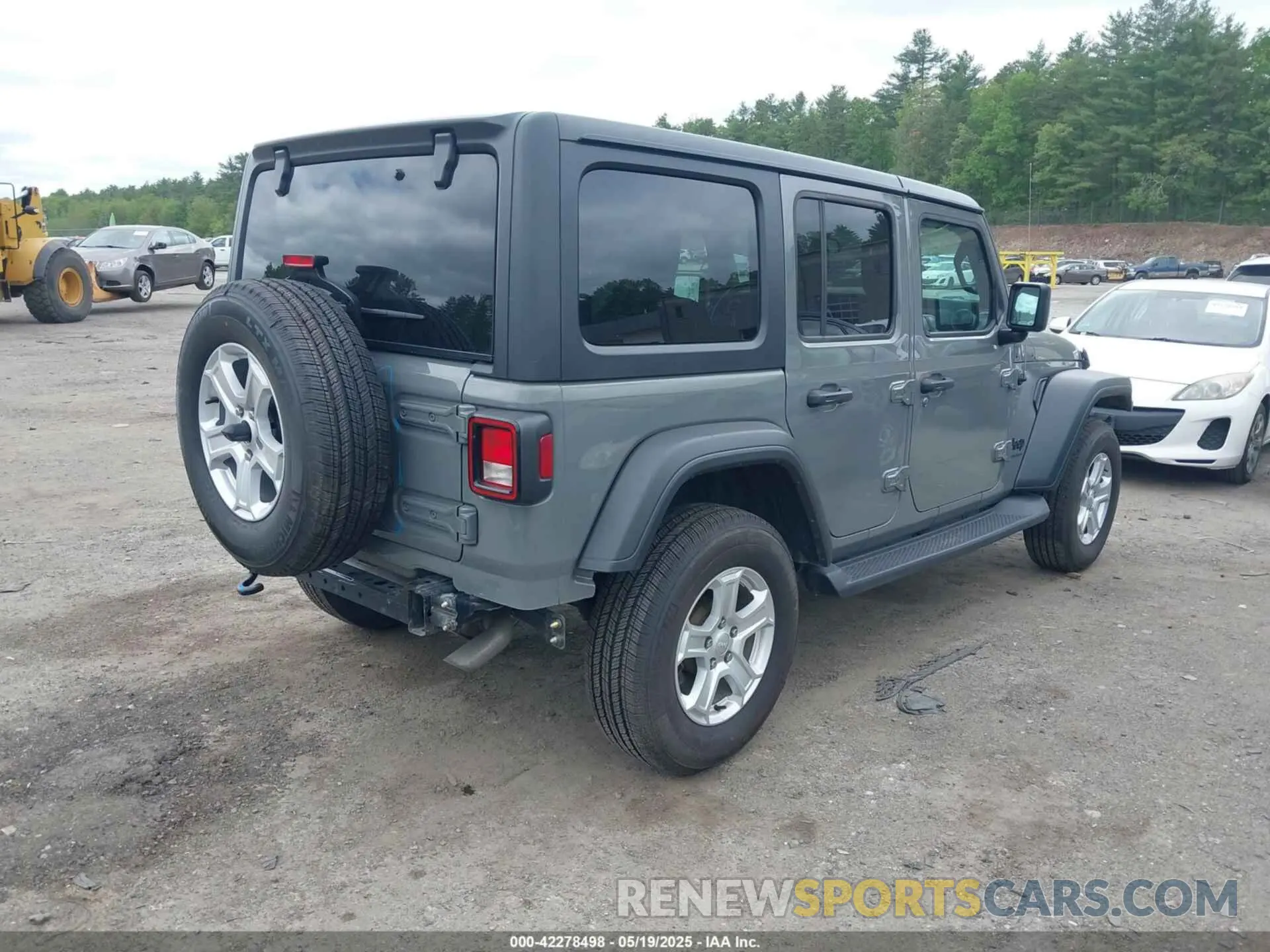 4 Photograph of a damaged car 1C4HJXDG2PW531904 JEEP WRANGLER 2023