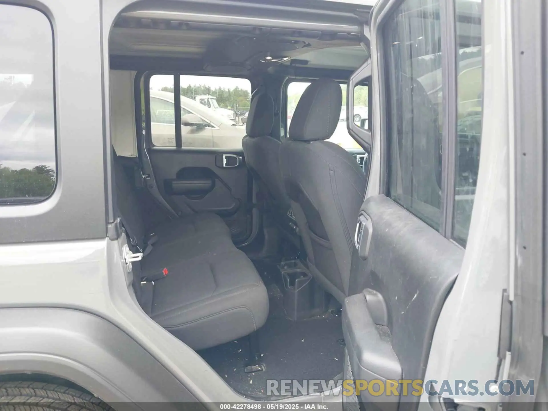 8 Photograph of a damaged car 1C4HJXDG2PW531904 JEEP WRANGLER 2023