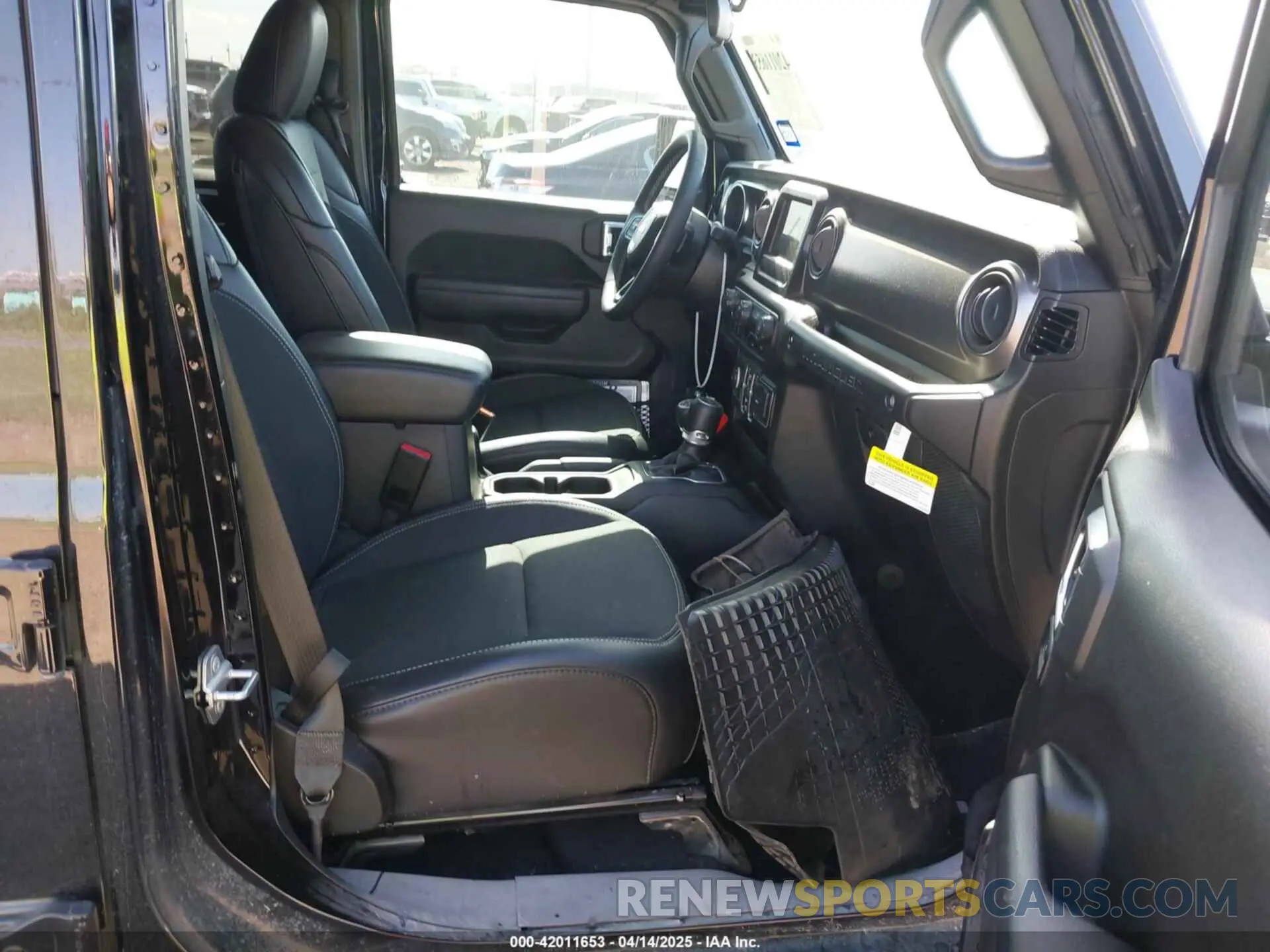 5 Photograph of a damaged car 1C4HJXDG2PW582318 JEEP WRANGLER 2023