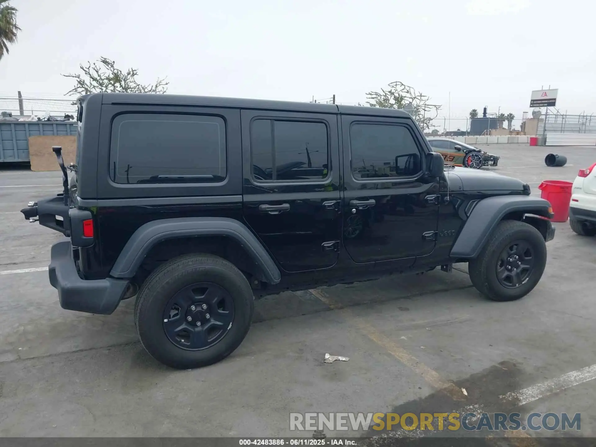 14 Photograph of a damaged car 1C4HJXDG2PW622753 JEEP WRANGLER 2023