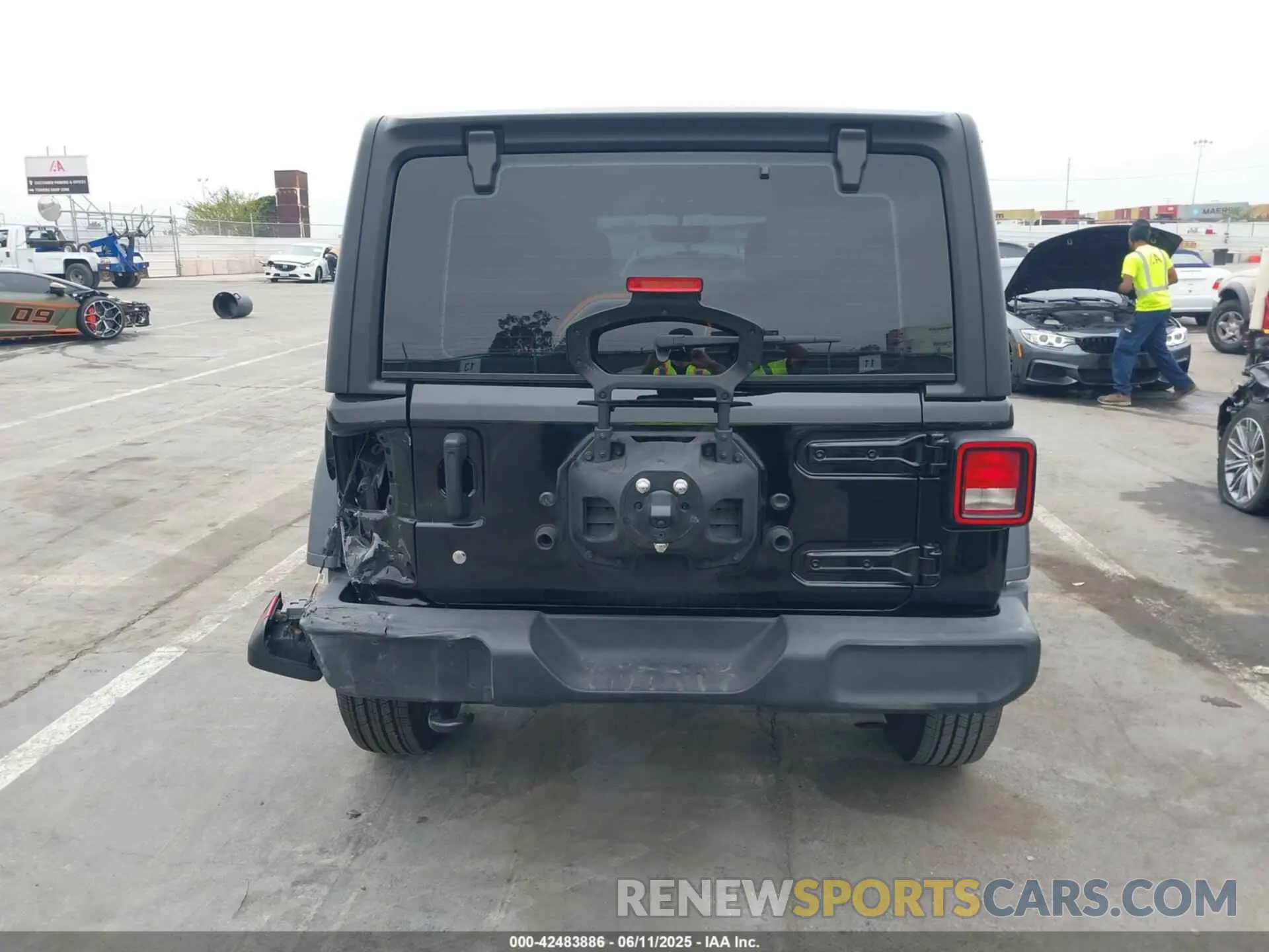 17 Photograph of a damaged car 1C4HJXDG2PW622753 JEEP WRANGLER 2023