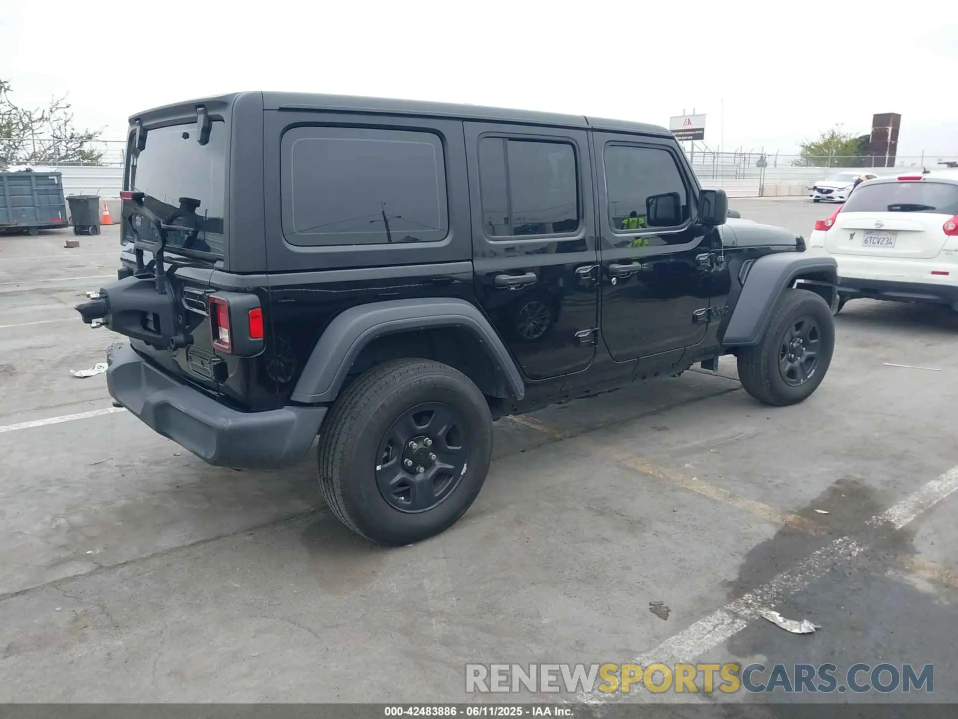 4 Photograph of a damaged car 1C4HJXDG2PW622753 JEEP WRANGLER 2023