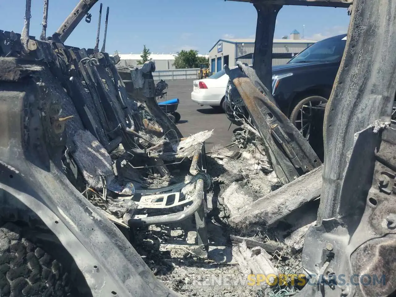 10 Photograph of a damaged car 1C4HJXDG2PW695394 JEEP WRANGLER 2023