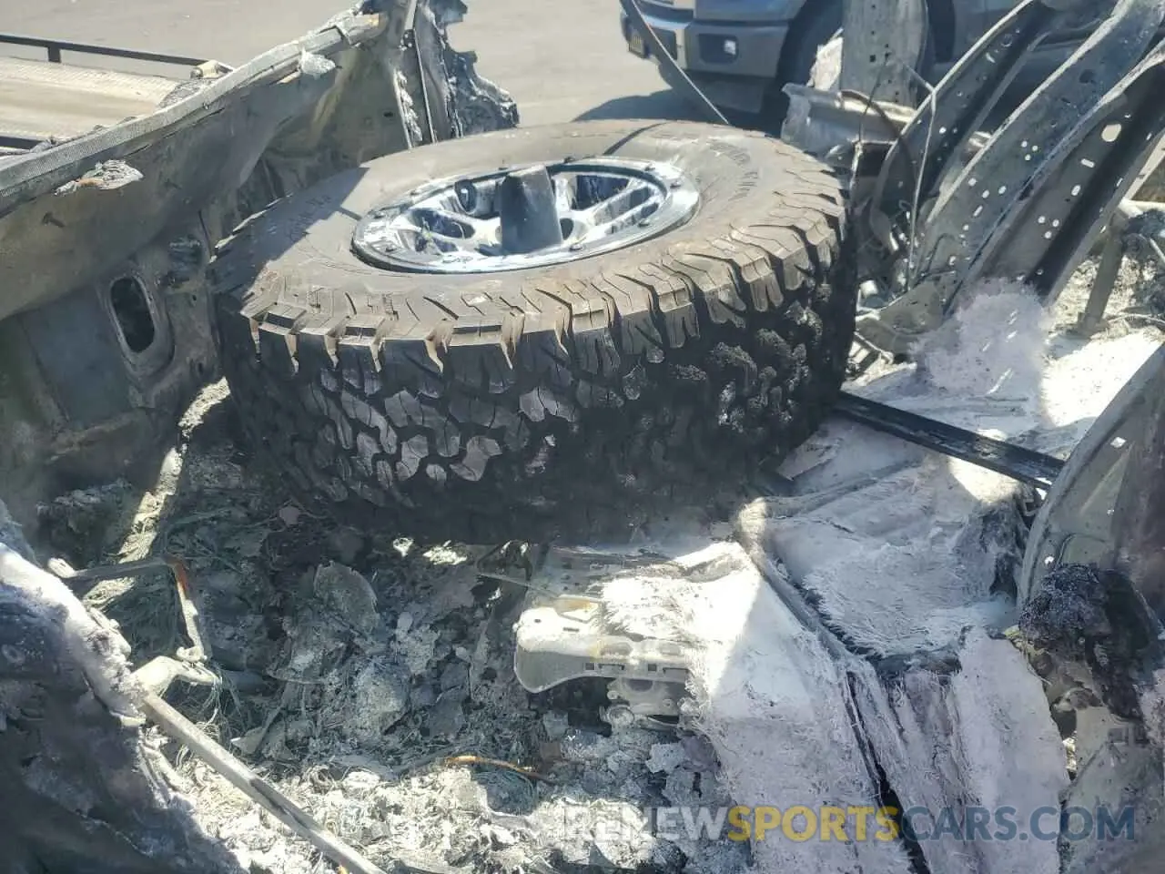 7 Photograph of a damaged car 1C4HJXDG2PW695394 JEEP WRANGLER 2023