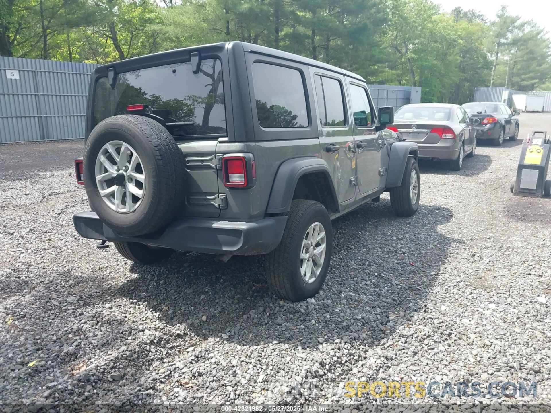 4 Photograph of a damaged car 1C4HJXDG3PW619148 JEEP WRANGLER 2023