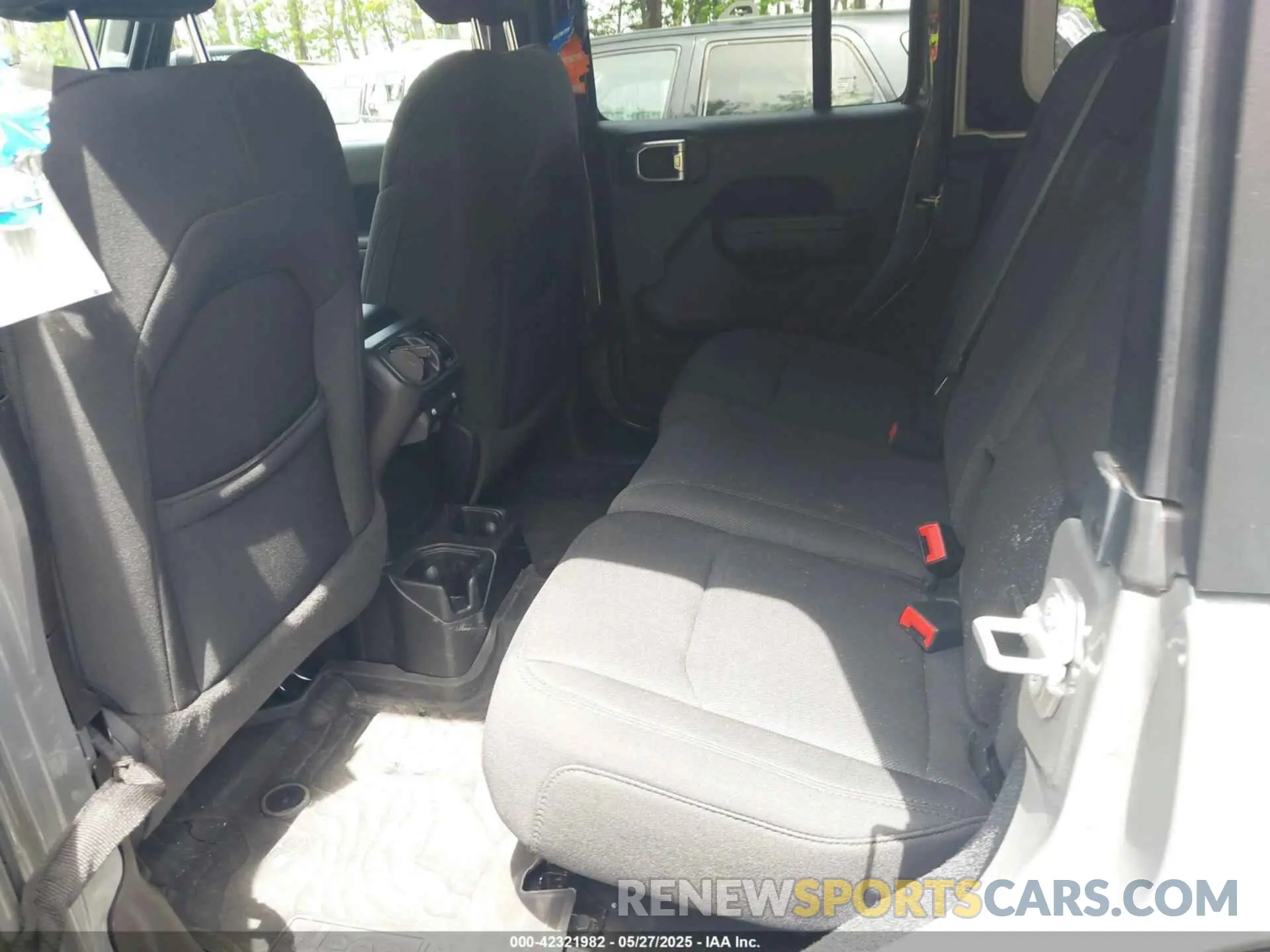 8 Photograph of a damaged car 1C4HJXDG3PW619148 JEEP WRANGLER 2023