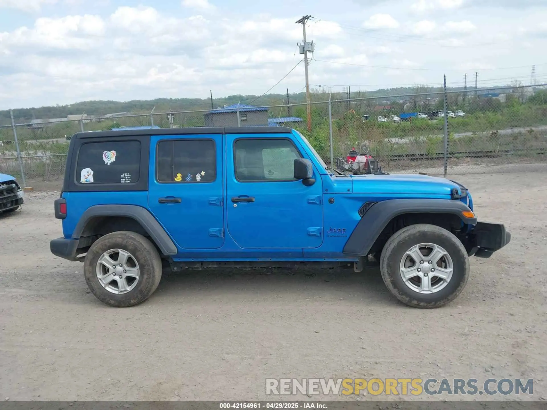 14 Photograph of a damaged car 1C4HJXDG5PW530309 JEEP WRANGLER 2023
