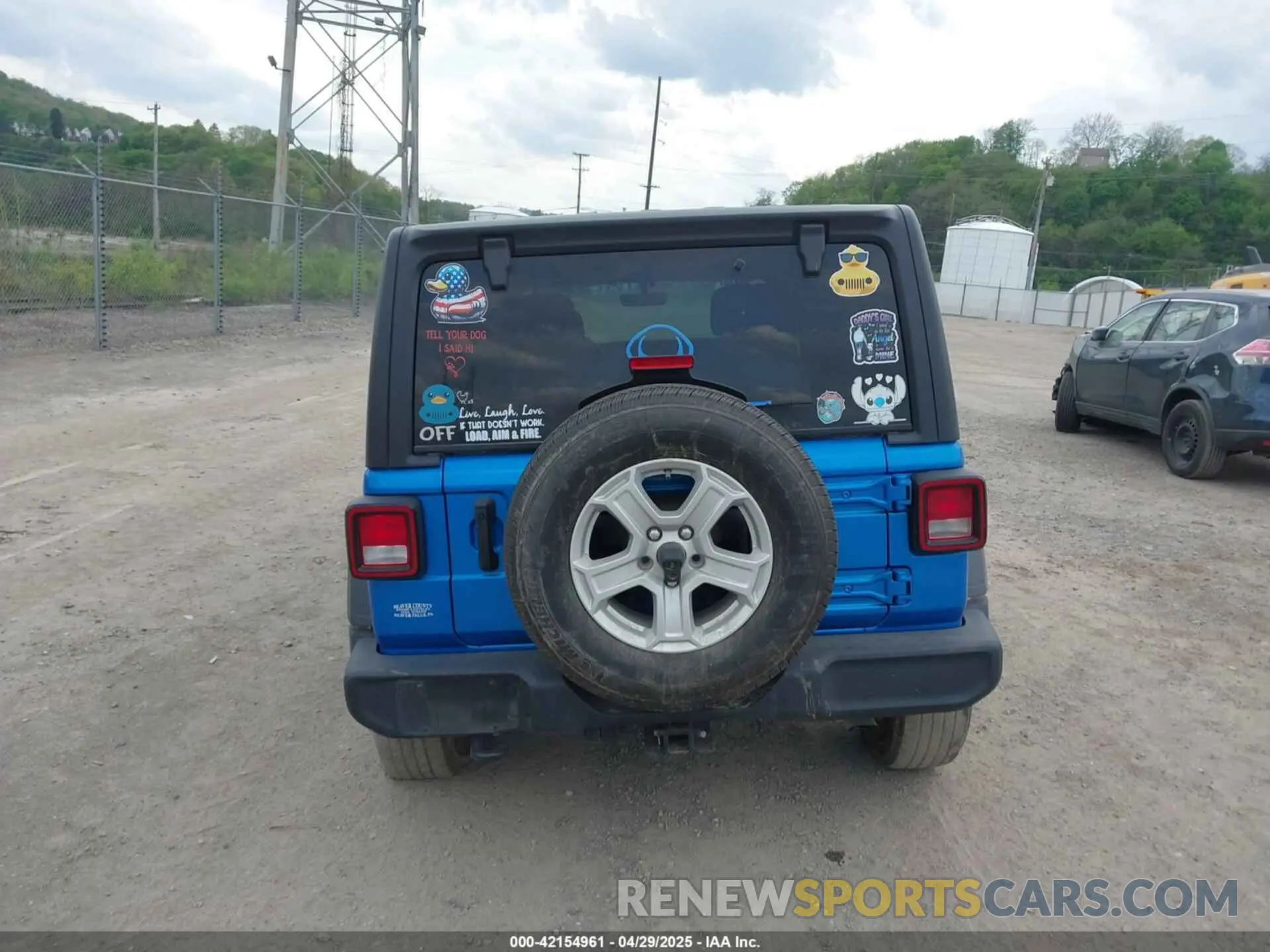17 Photograph of a damaged car 1C4HJXDG5PW530309 JEEP WRANGLER 2023