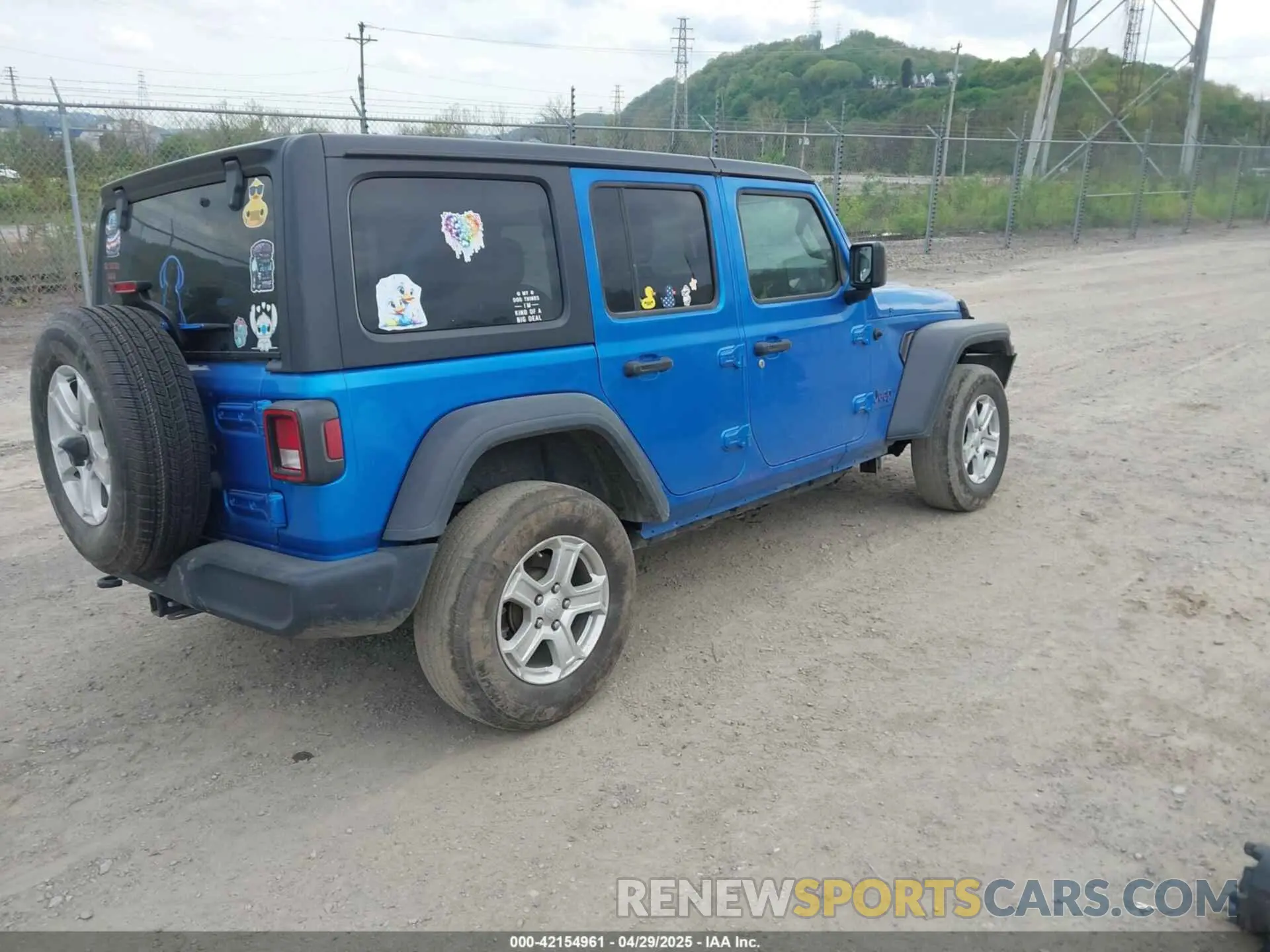 4 Photograph of a damaged car 1C4HJXDG5PW530309 JEEP WRANGLER 2023