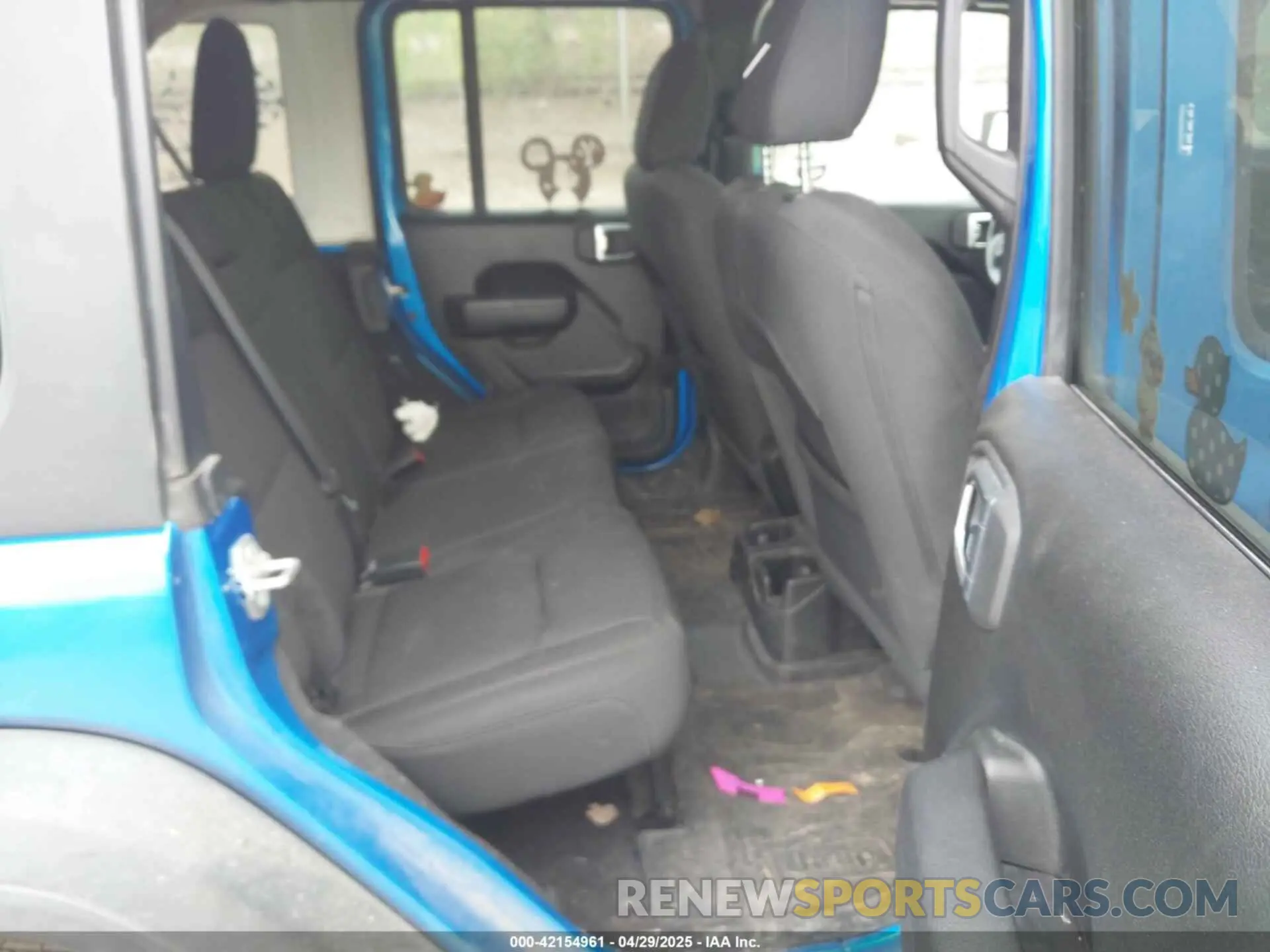 8 Photograph of a damaged car 1C4HJXDG5PW530309 JEEP WRANGLER 2023