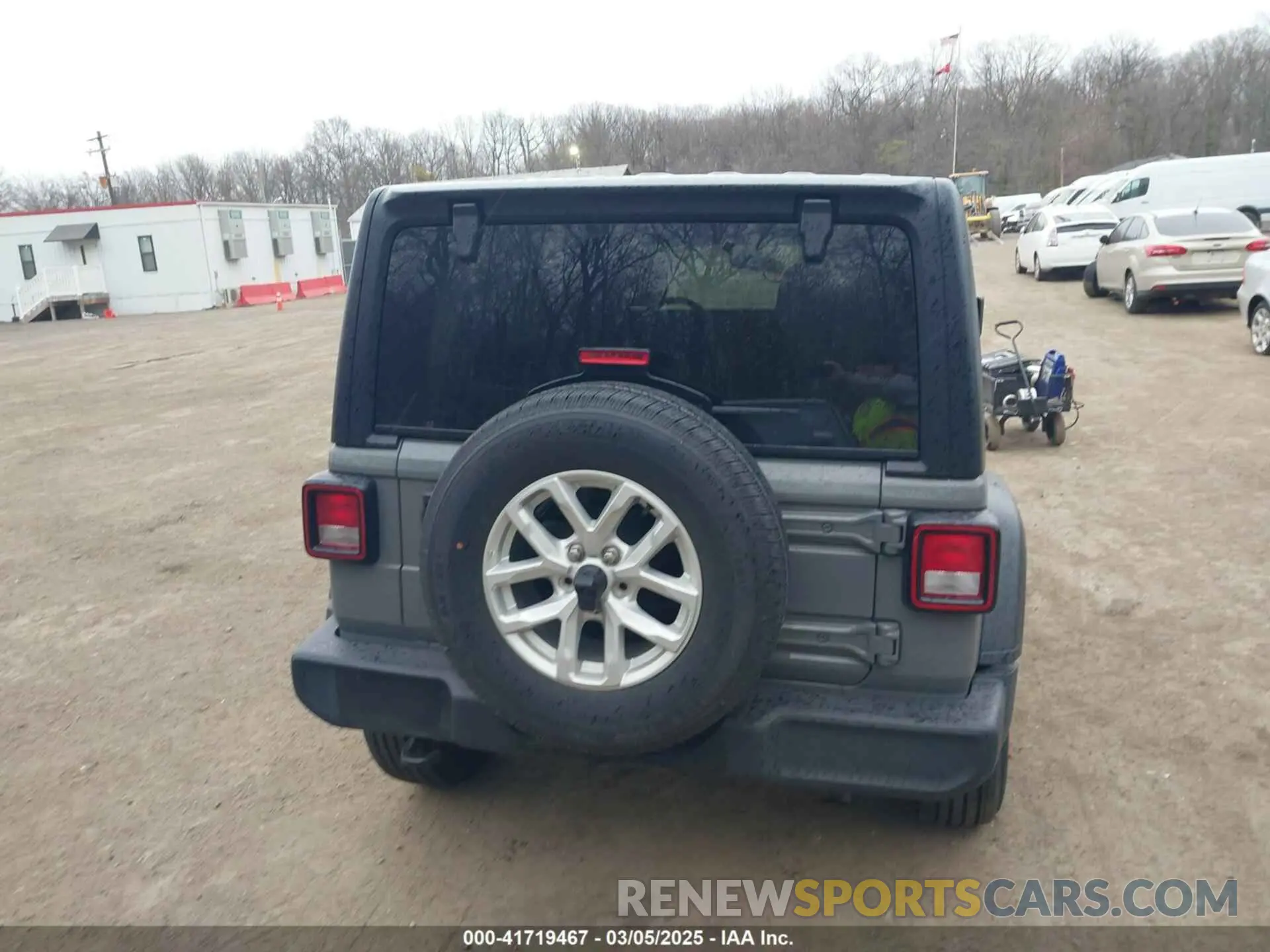 17 Photograph of a damaged car 1C4HJXDN0PW638934 JEEP WRANGLER 2023
