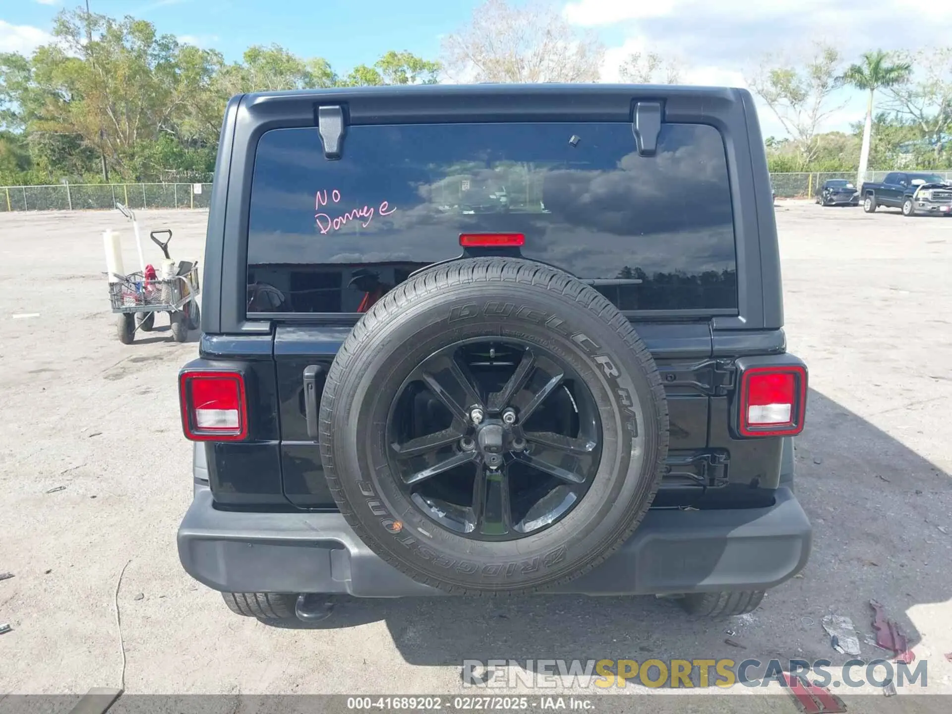 16 Photograph of a damaged car 1C4HJXDN1PW634763 JEEP WRANGLER 2023