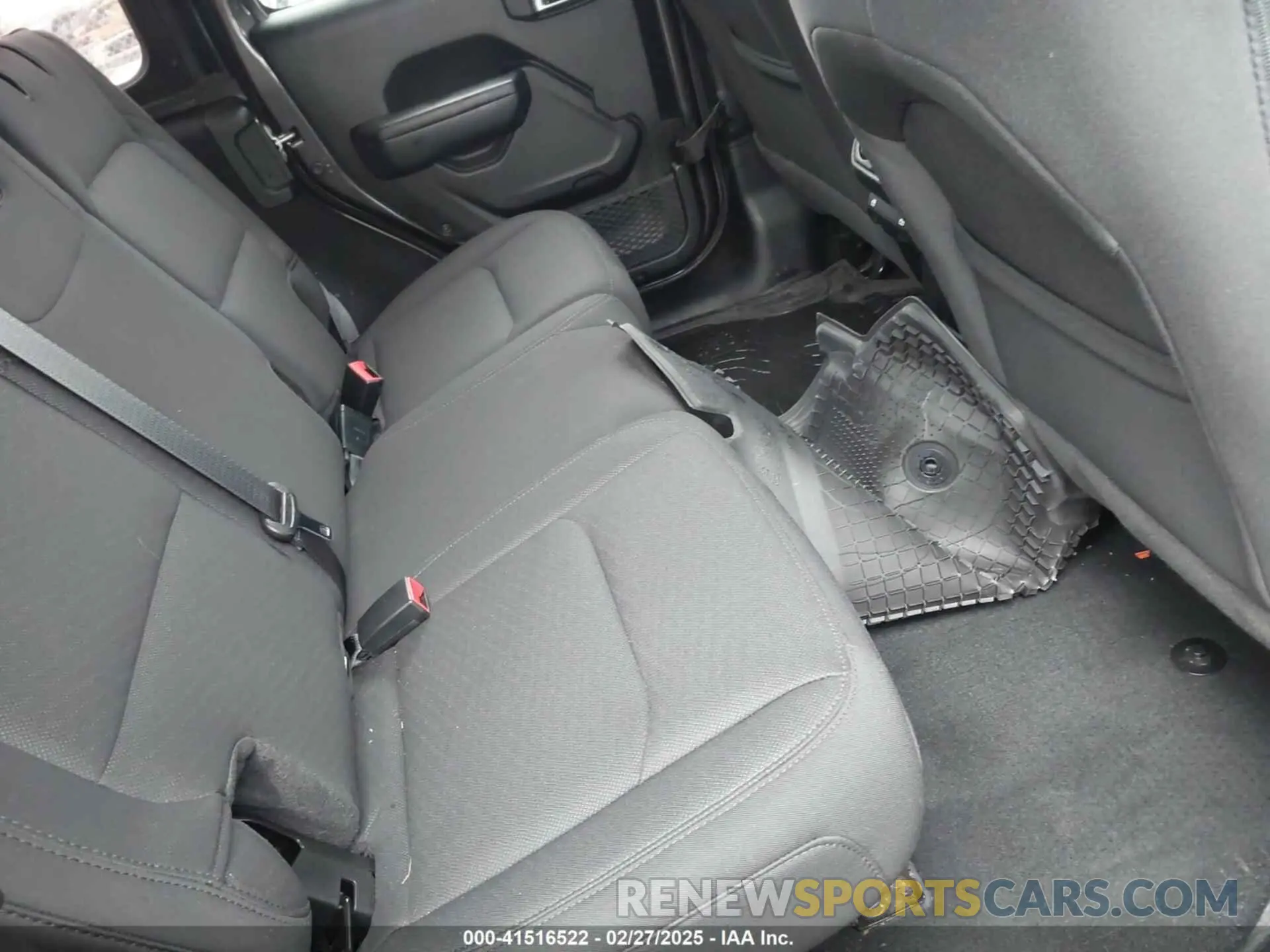 8 Photograph of a damaged car 1C4HJXDN5PW522855 JEEP WRANGLER 2023