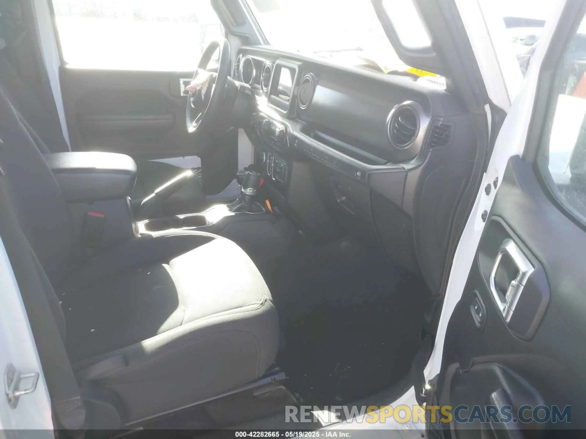 5 Photograph of a damaged car 1C4HJXDN5PW574731 JEEP WRANGLER 2023