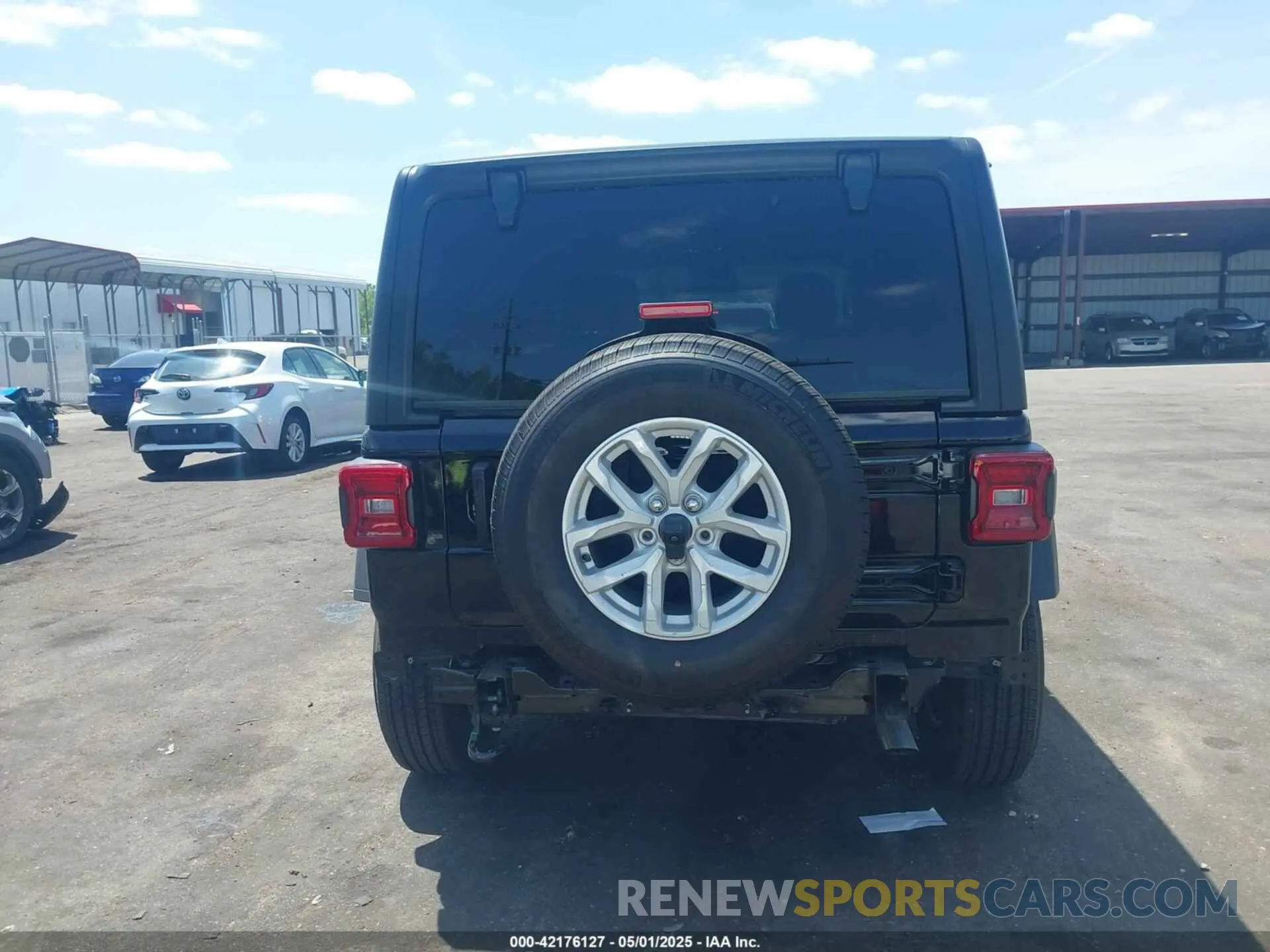 17 Photograph of a damaged car 1C4HJXDN5PW671167 JEEP WRANGLER 2023