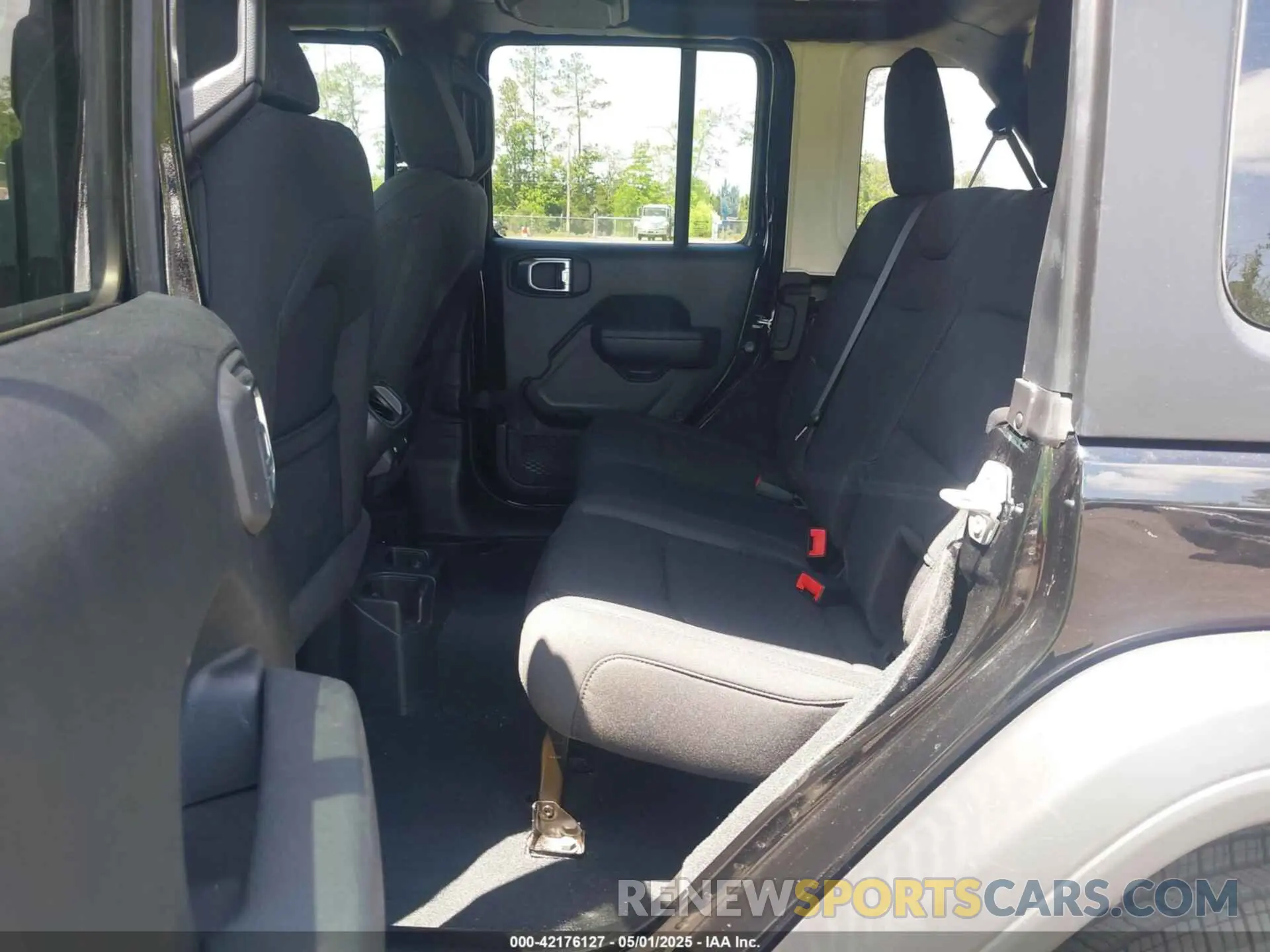 8 Photograph of a damaged car 1C4HJXDN5PW671167 JEEP WRANGLER 2023