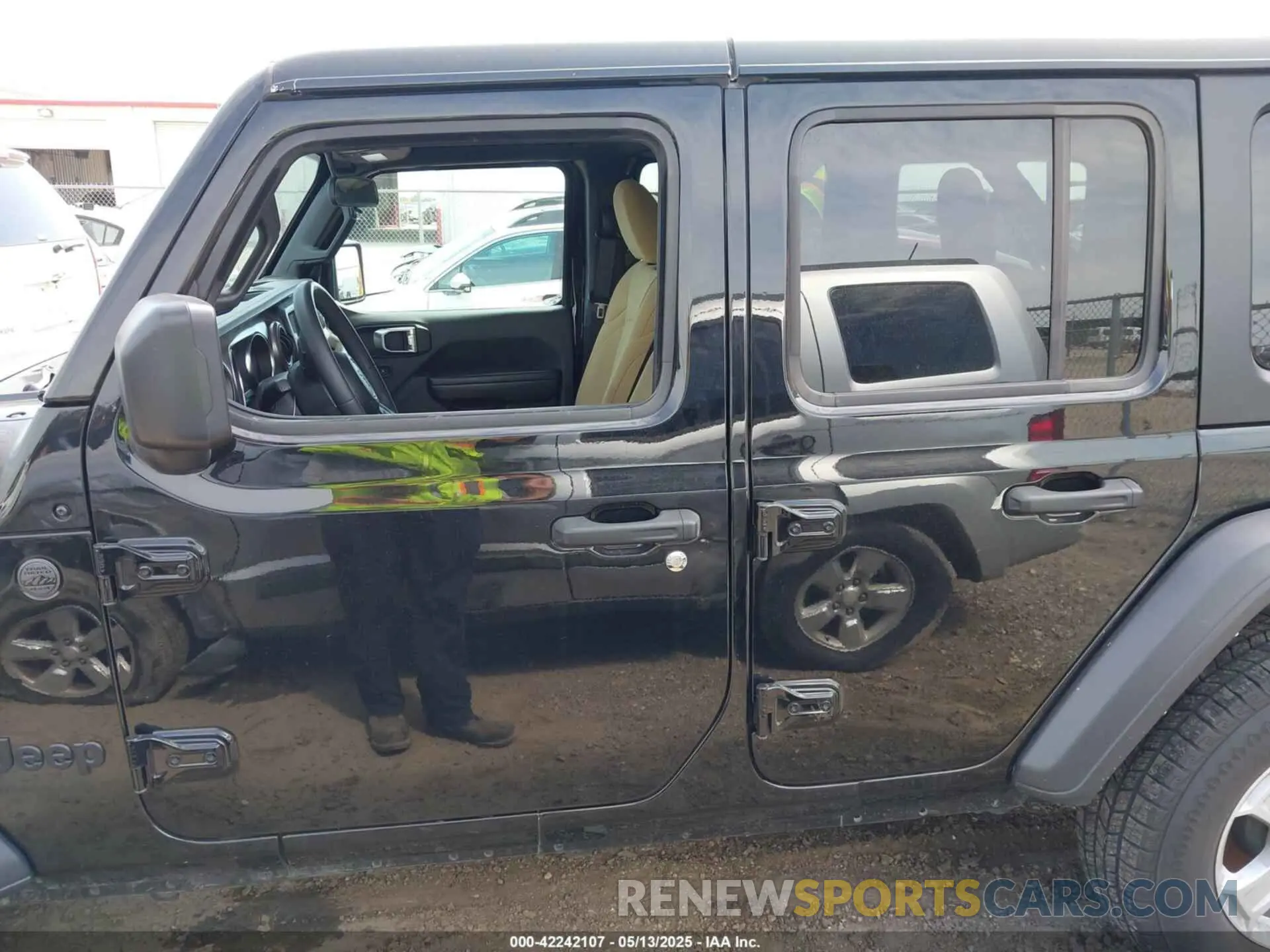 14 Photograph of a damaged car 1C4HJXDN6PW599895 JEEP WRANGLER 2023