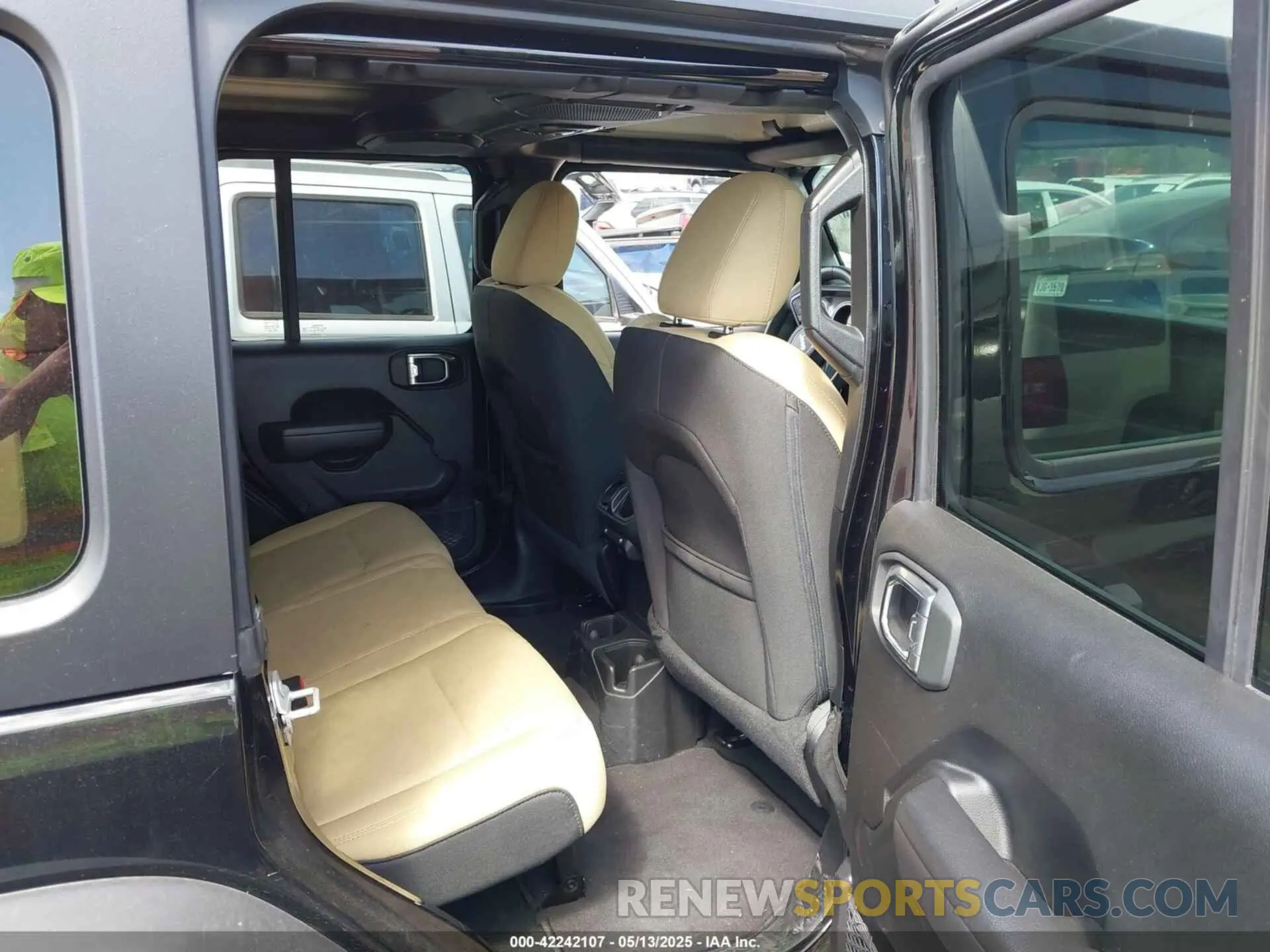 8 Photograph of a damaged car 1C4HJXDN6PW599895 JEEP WRANGLER 2023