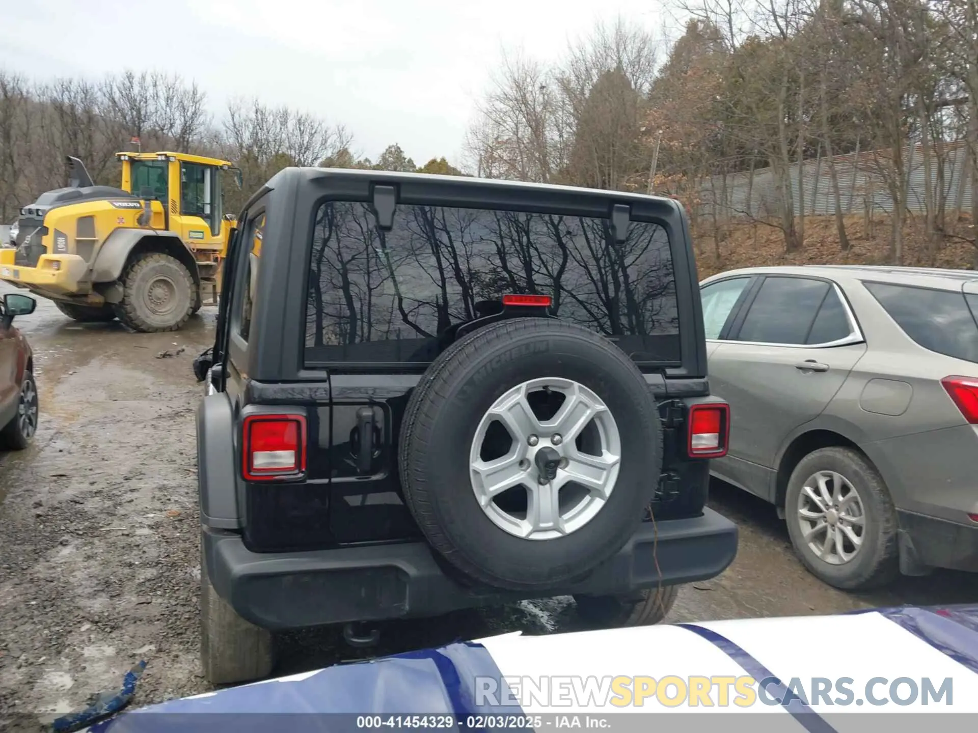 17 Photograph of a damaged car 1C4HJXDN8PW600903 JEEP WRANGLER 2023