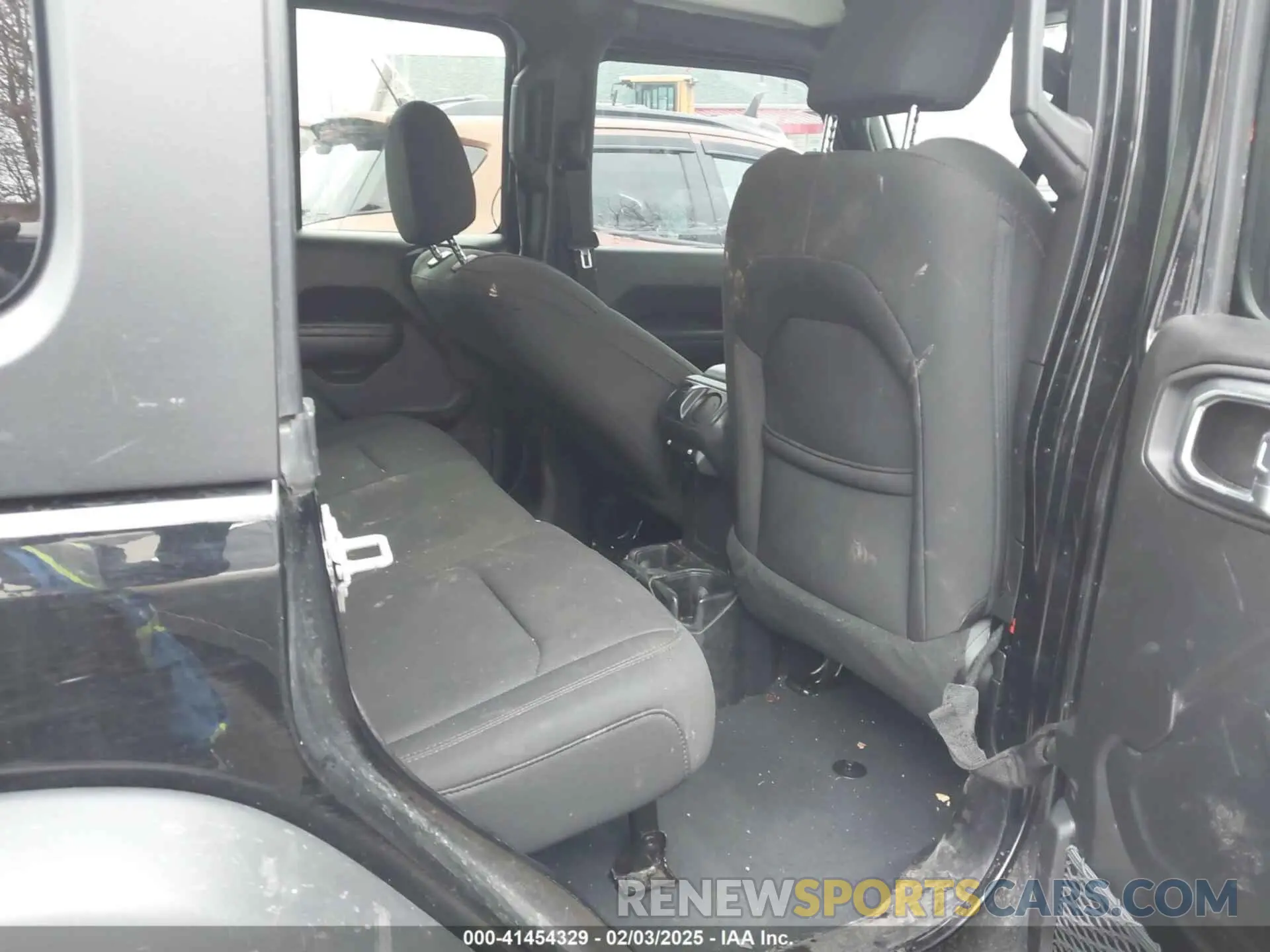 8 Photograph of a damaged car 1C4HJXDN8PW600903 JEEP WRANGLER 2023