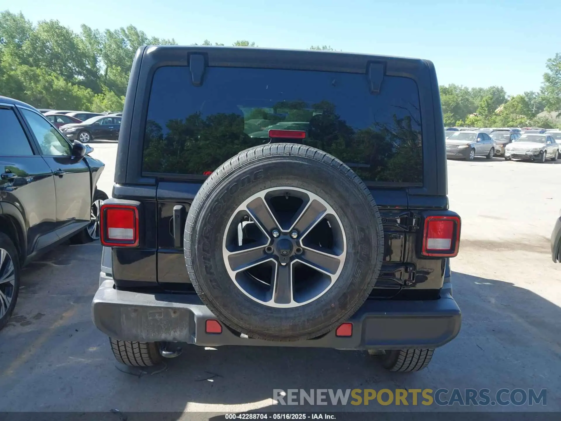 16 Photograph of a damaged car 1C4HJXEN5PW702268 JEEP WRANGLER 2023