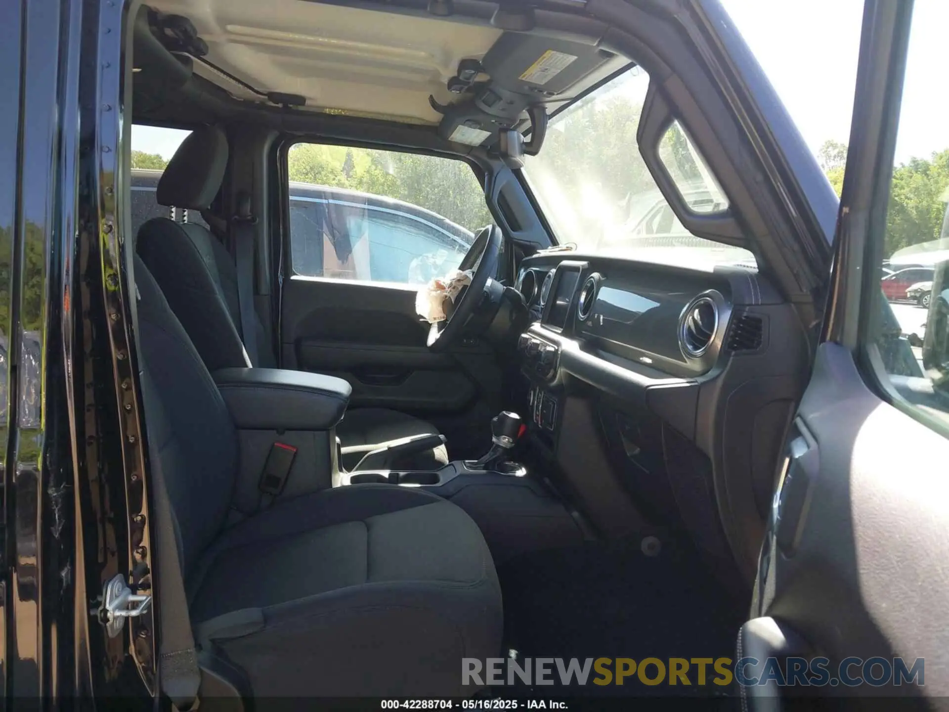 5 Photograph of a damaged car 1C4HJXEN5PW702268 JEEP WRANGLER 2023