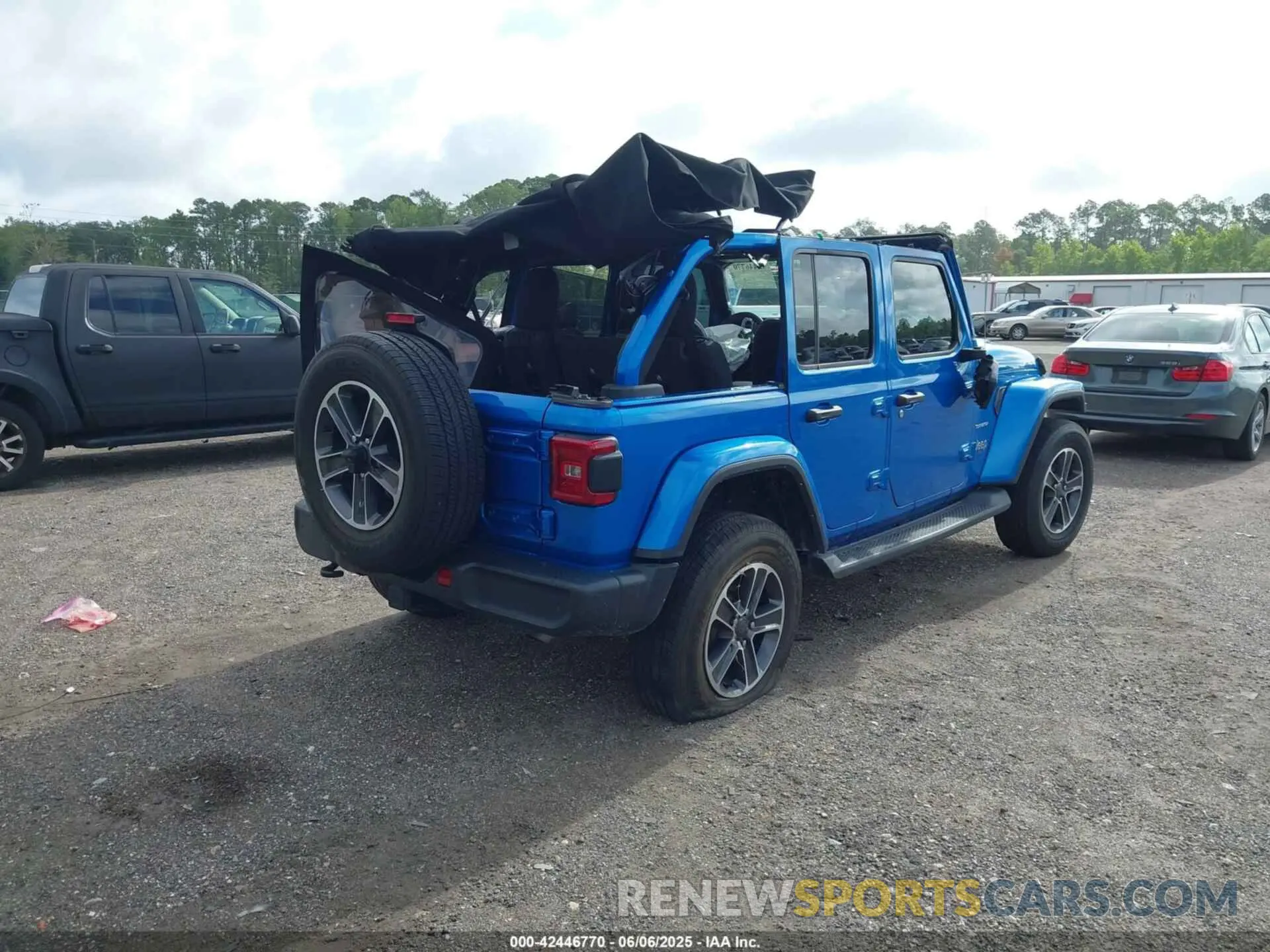 4 Photograph of a damaged car 1C4HJXEN6PW686565 JEEP WRANGLER 2023
