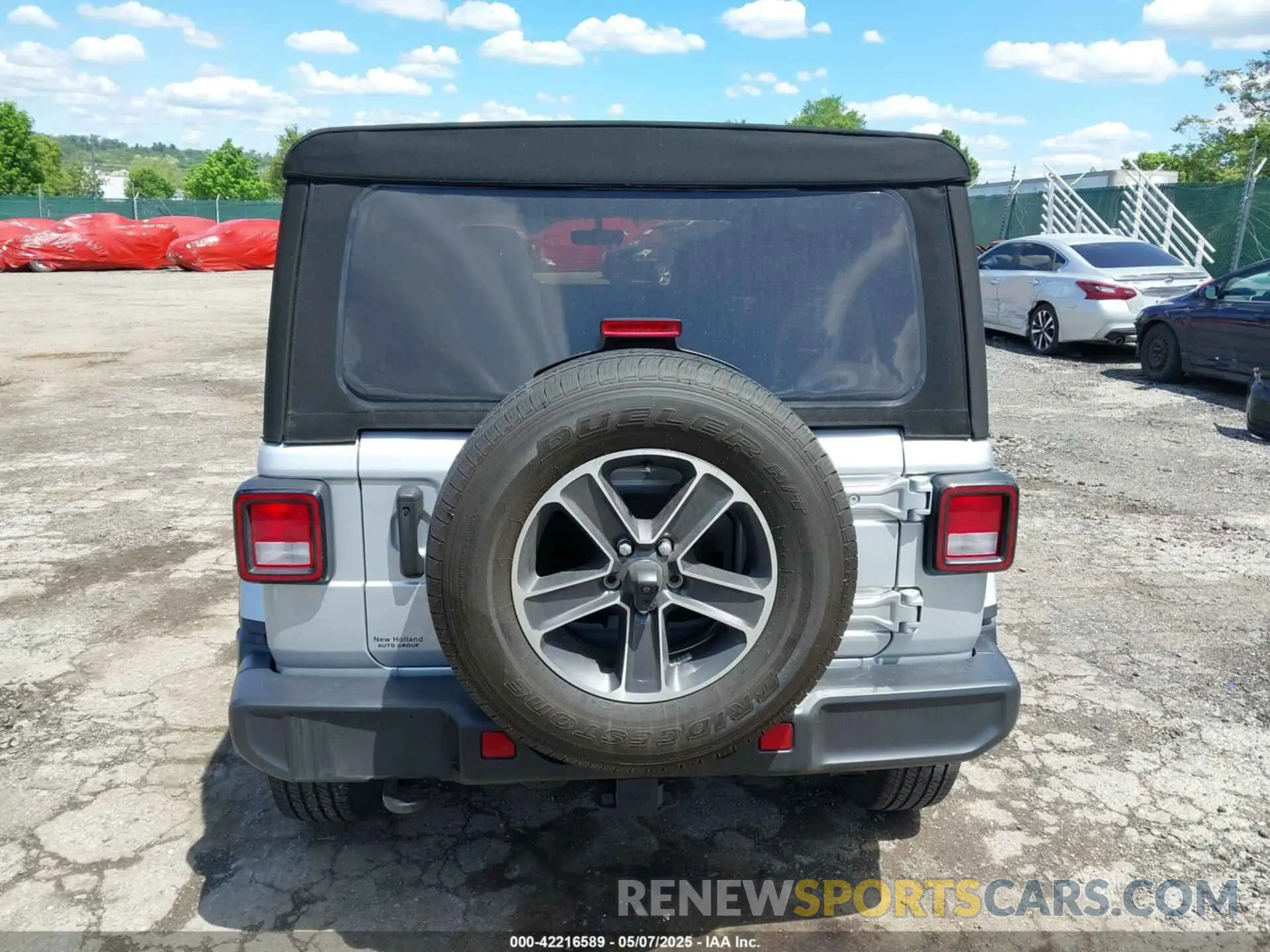 17 Photograph of a damaged car 1C4HJXEN9PW634797 JEEP WRANGLER 2023