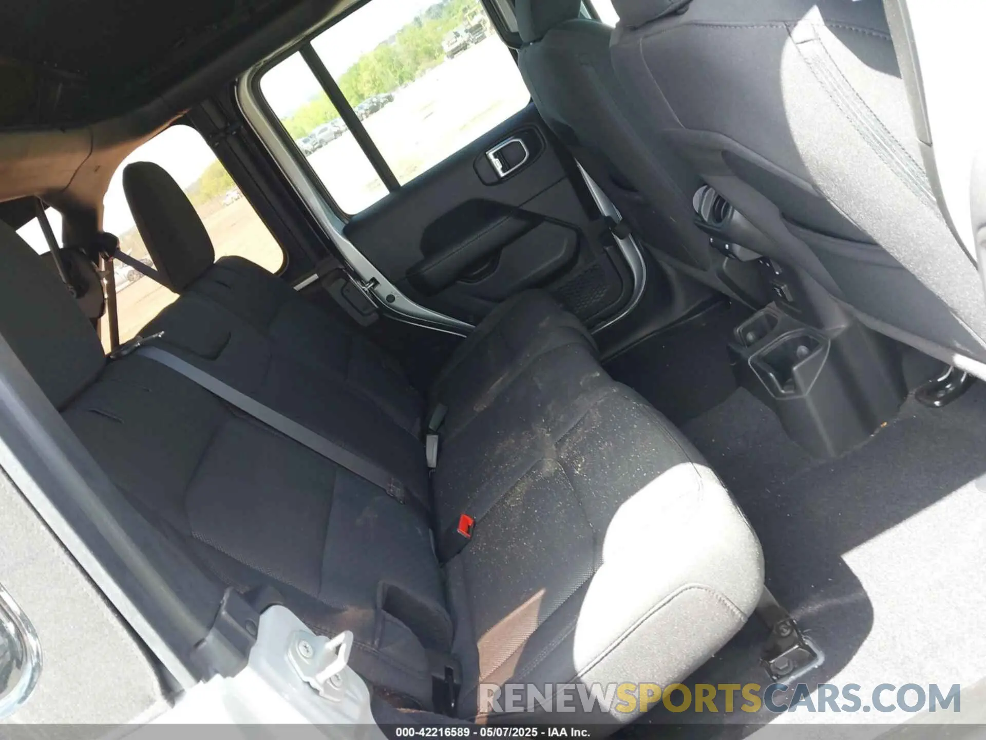 8 Photograph of a damaged car 1C4HJXEN9PW634797 JEEP WRANGLER 2023