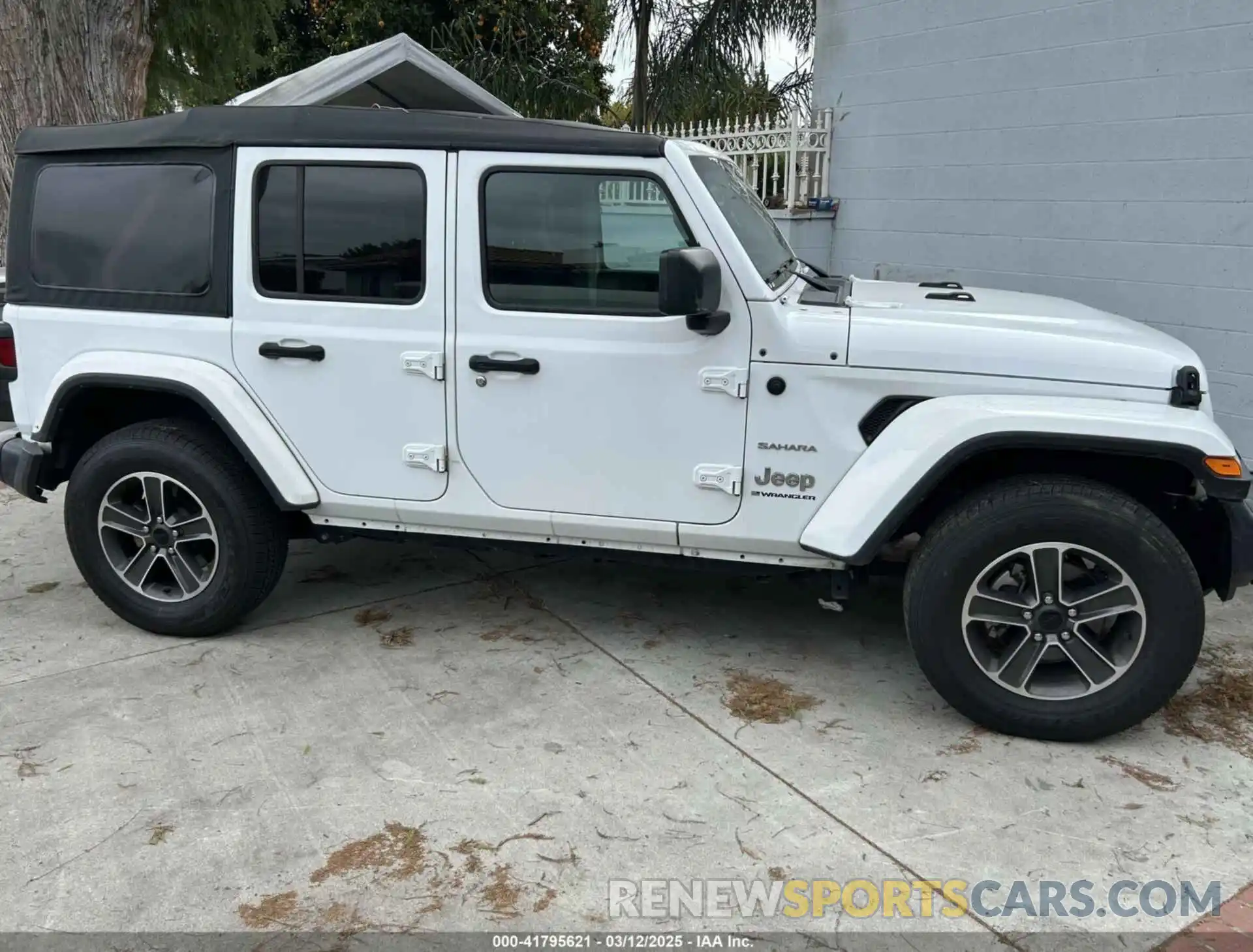 13 Photograph of a damaged car 1C4HJXENXPW586579 JEEP WRANGLER 2023