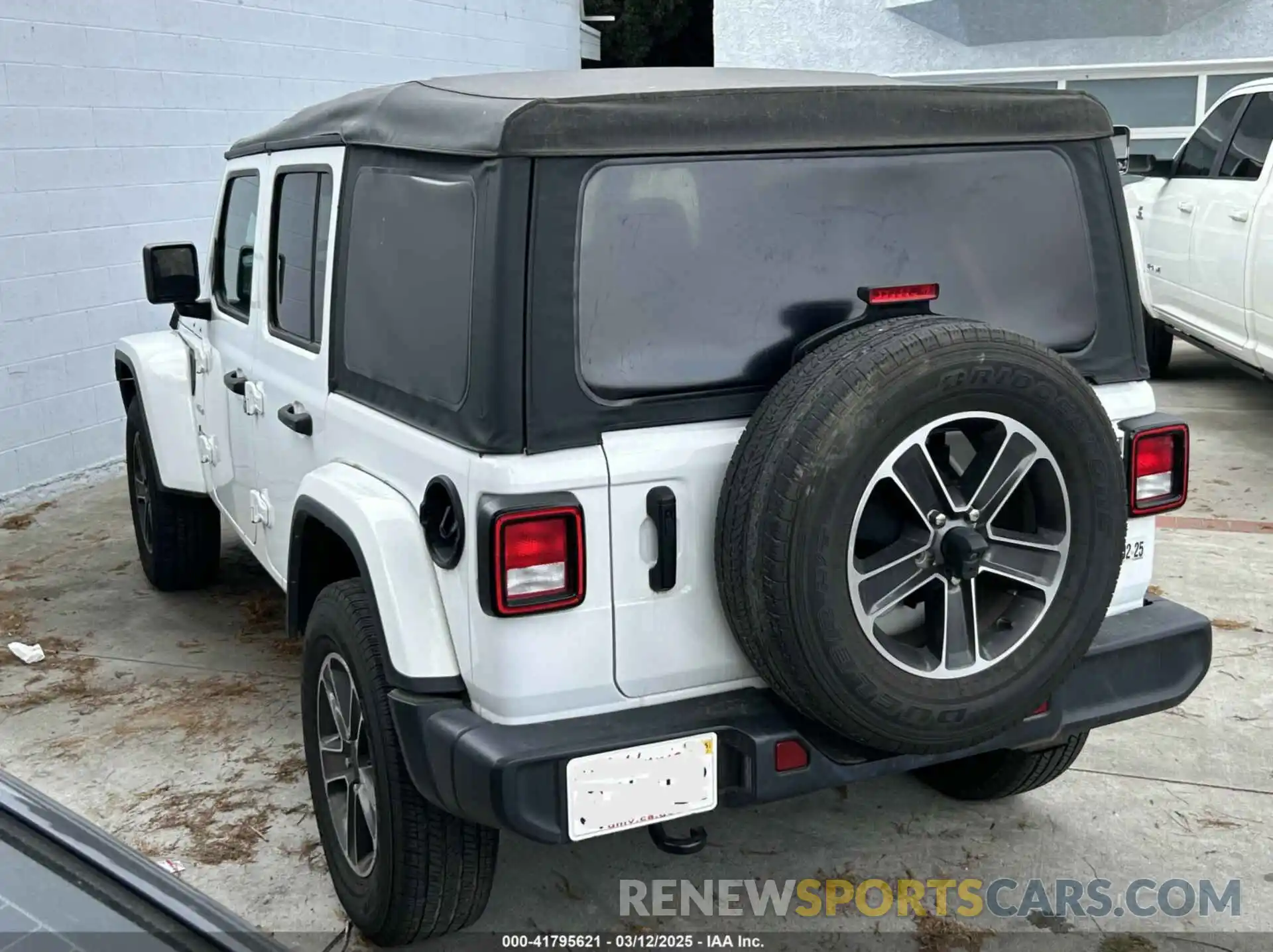 3 Photograph of a damaged car 1C4HJXENXPW586579 JEEP WRANGLER 2023