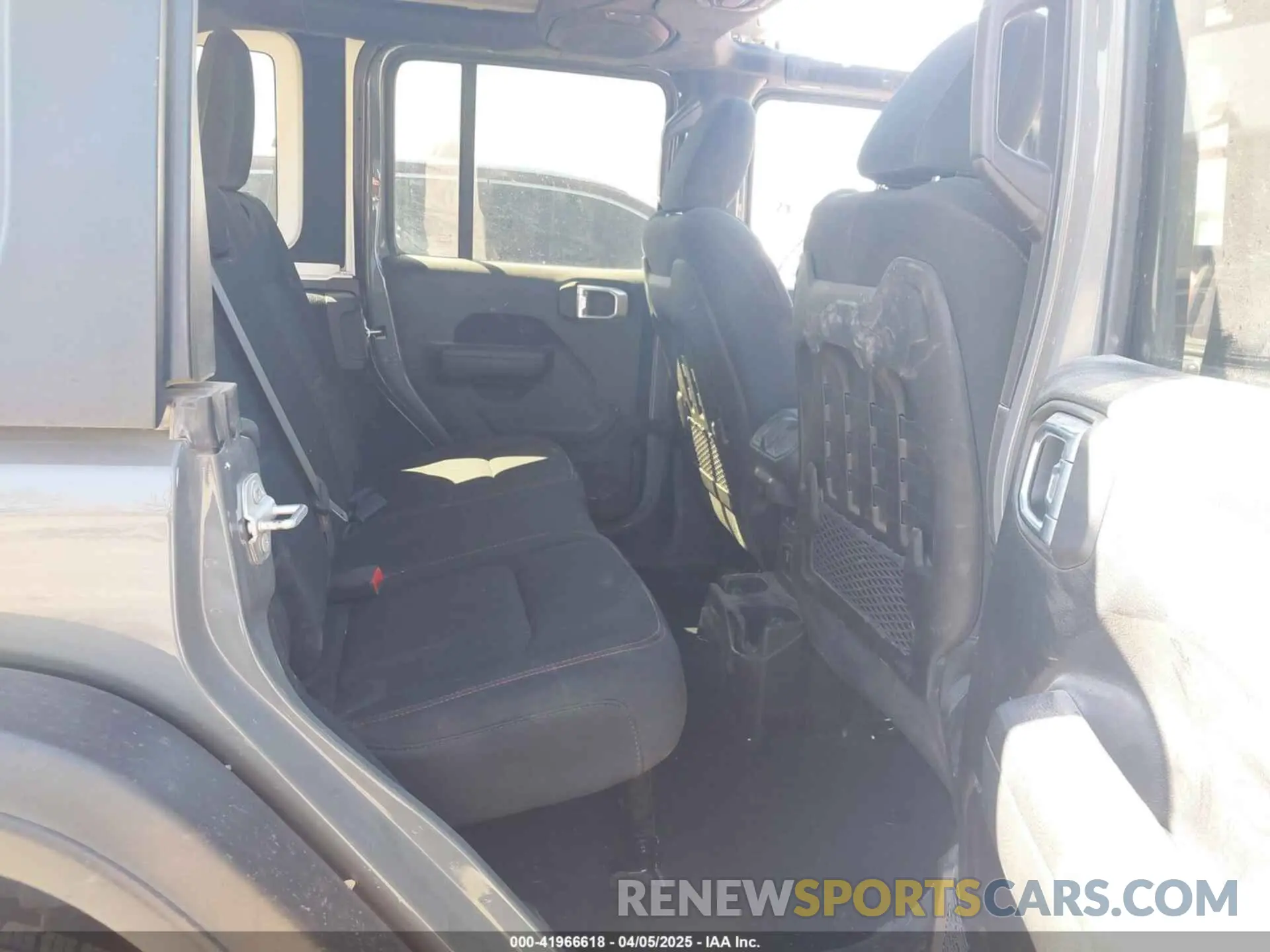 8 Photograph of a damaged car 1C4HJXFG8PW507703 JEEP WRANGLER 2023