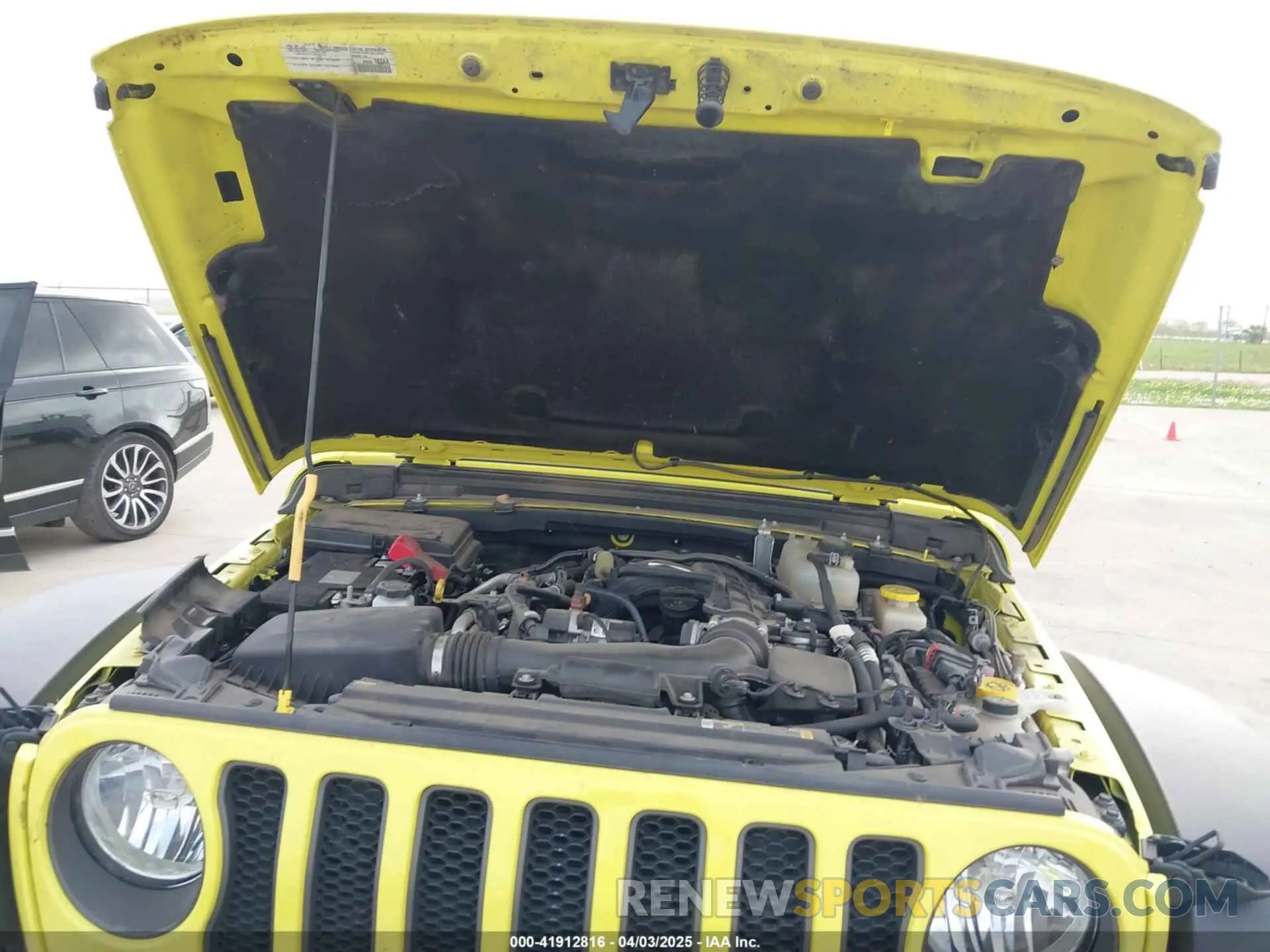 10 Photograph of a damaged car 1C4HJXFG8PW558649 JEEP WRANGLER 2023