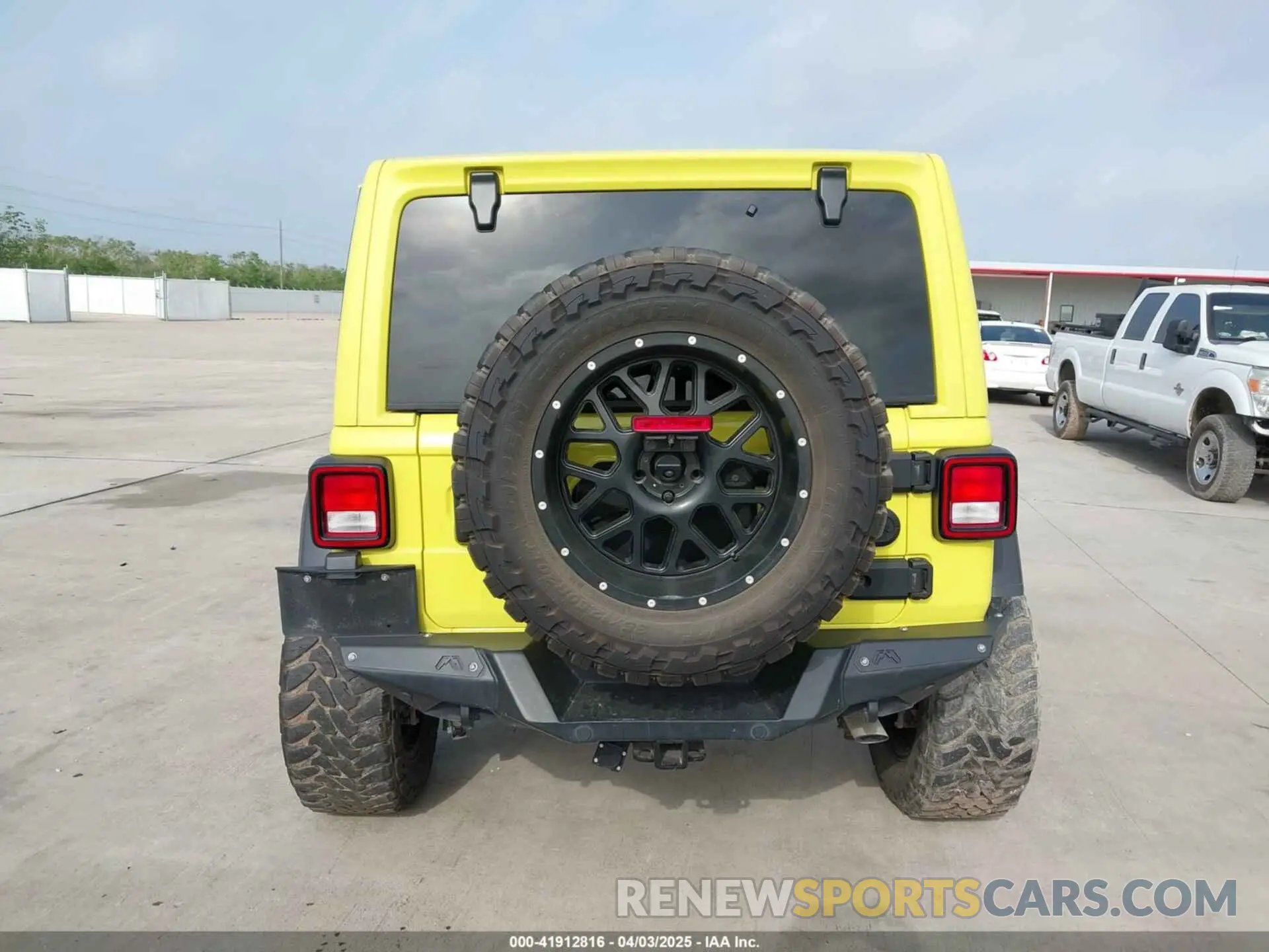 16 Photograph of a damaged car 1C4HJXFG8PW558649 JEEP WRANGLER 2023