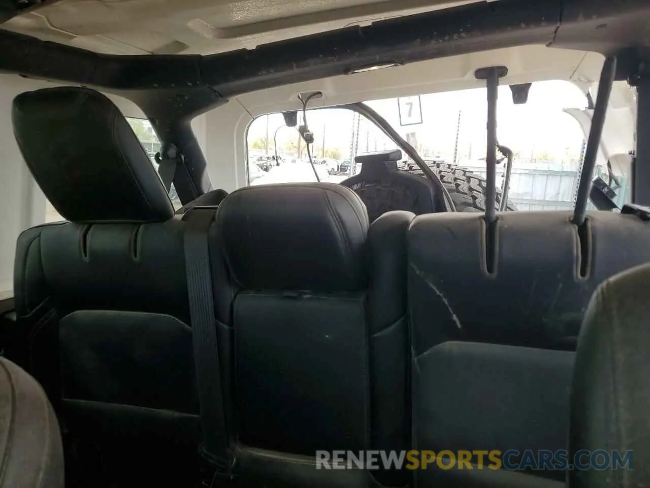 10 Photograph of a damaged car 1C4JJXFM8PW607551 JEEP WRANGLER 2023