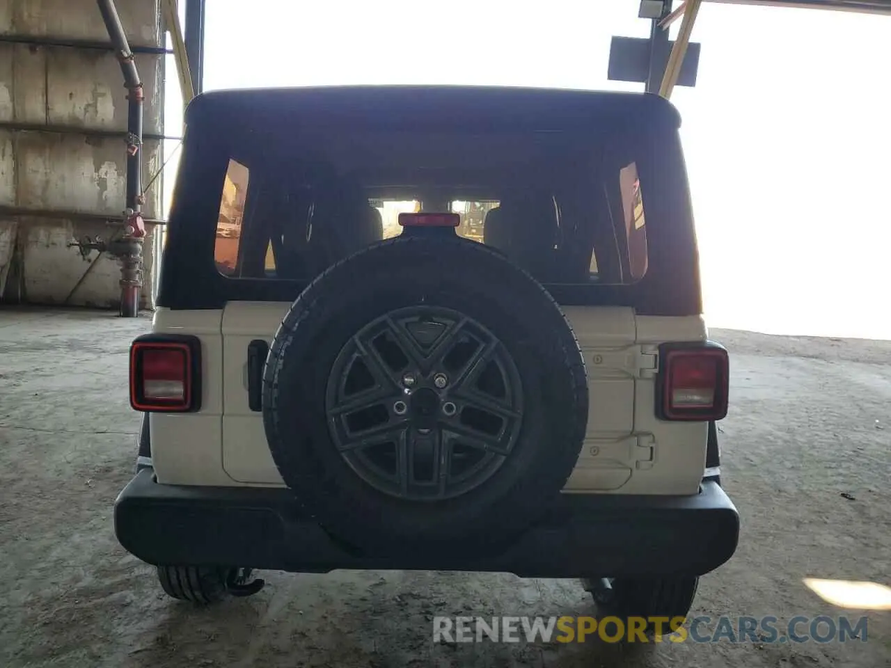 6 Photograph of a damaged car 1C4PJXDG9RW319595 JEEP WRANGLER 2024