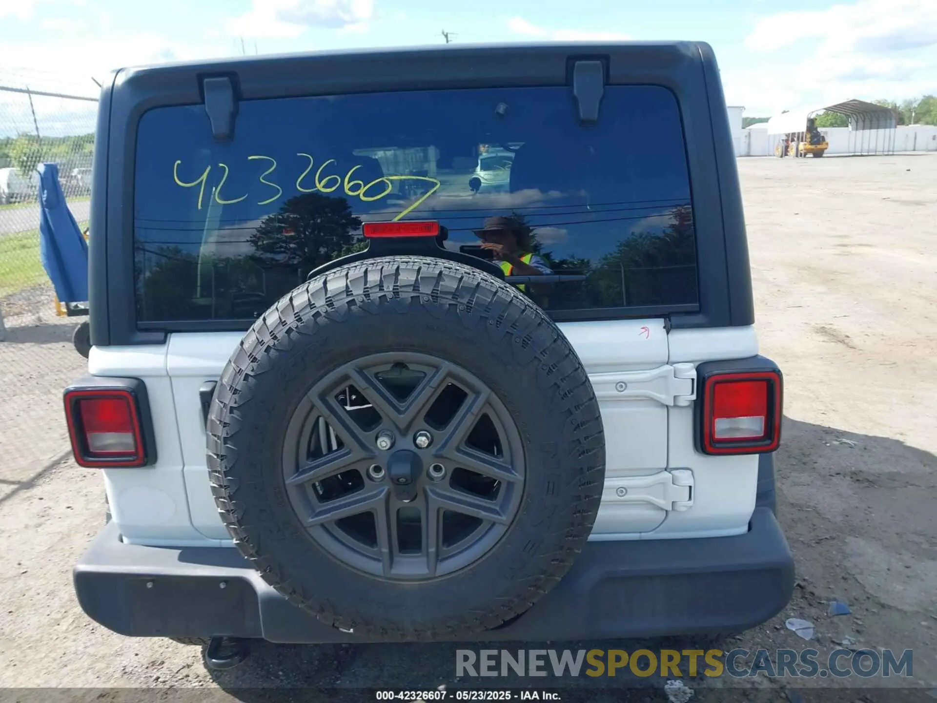 16 Photograph of a damaged car 1C4PJXDNXRW108968 JEEP WRANGLER 2024