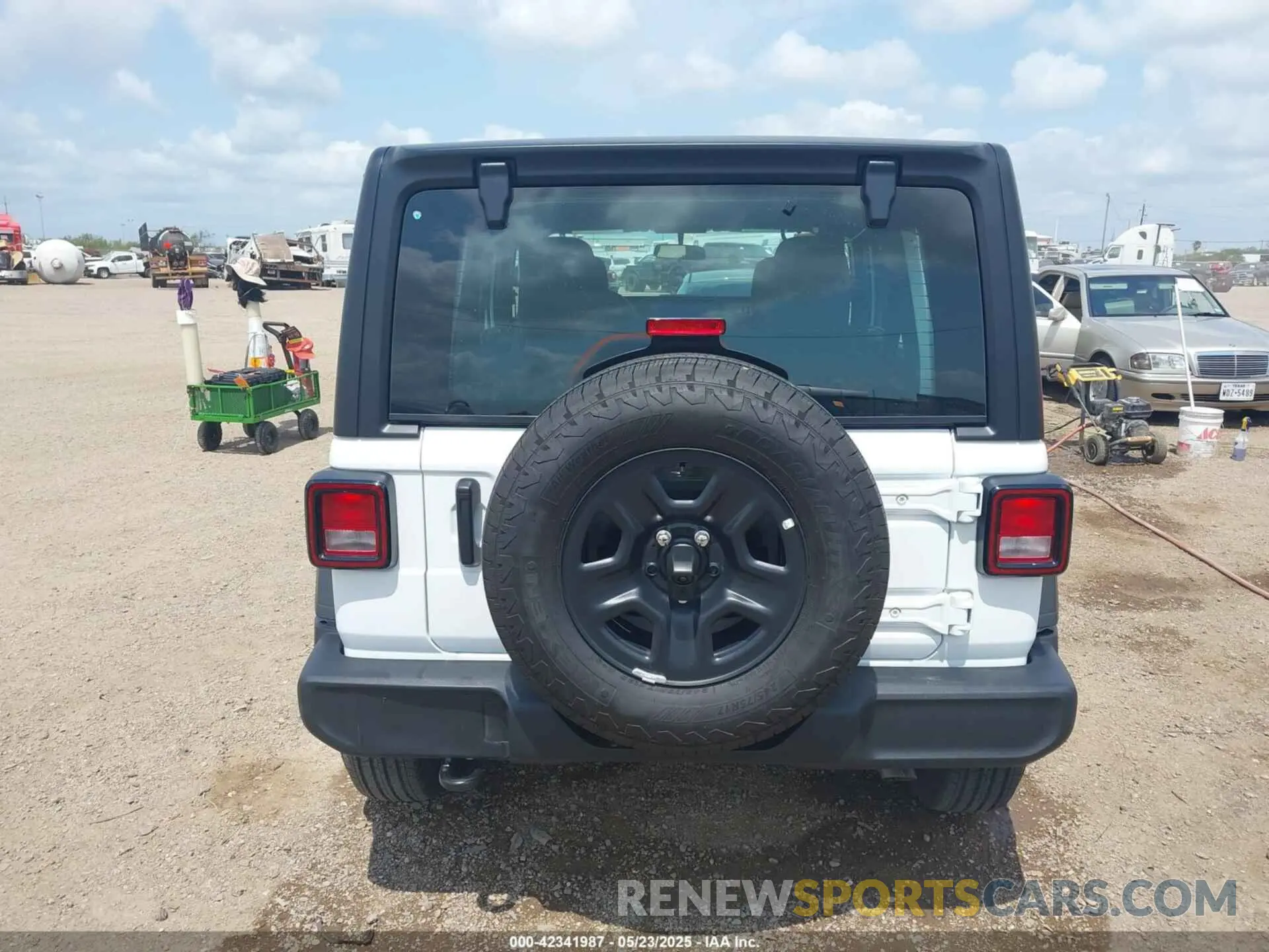 16 Photograph of a damaged car 1C4PJXDG7SW546578 JEEP WRANGLER 2025