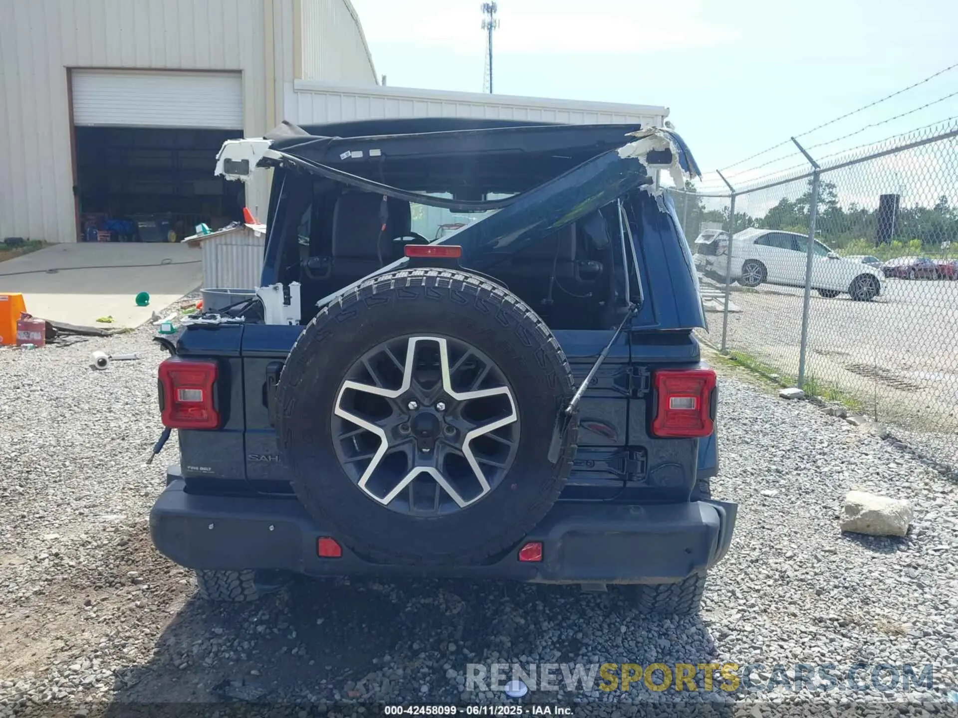 17 Photograph of a damaged car 1C4PJXEG4SW537402 JEEP WRANGLER 2025