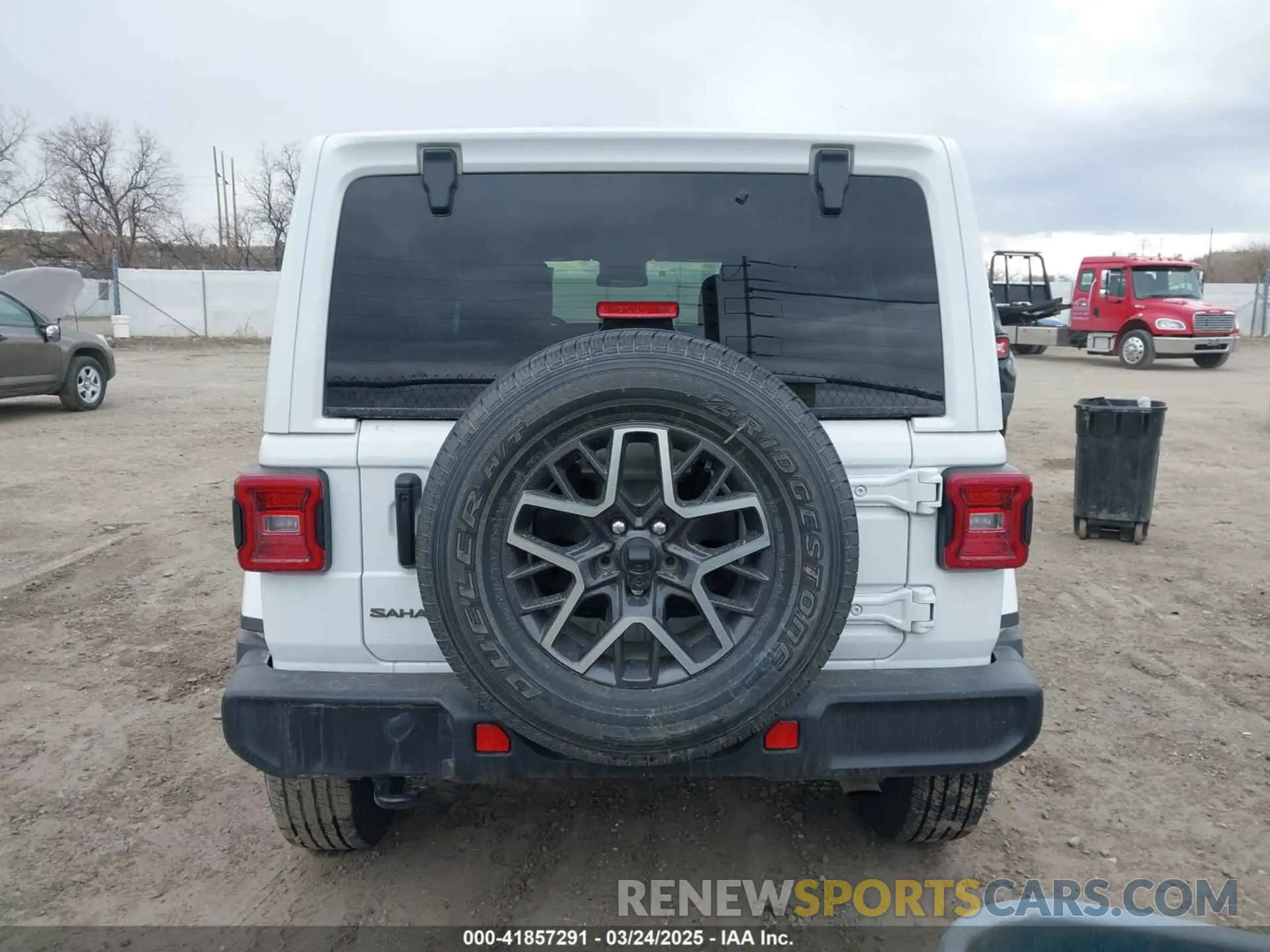16 Photograph of a damaged car 1C4PJXEN6SW526285 JEEP WRANGLER 2025