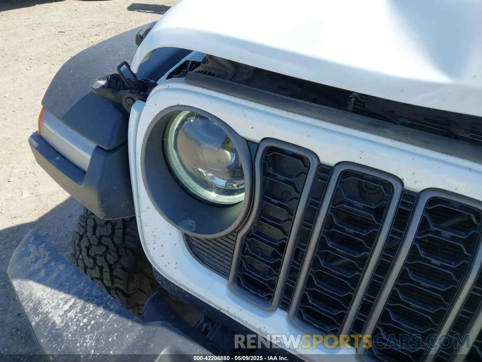 19 Photograph of a damaged car 1C4PJXFN2SW526430 JEEP WRANGLER 2025