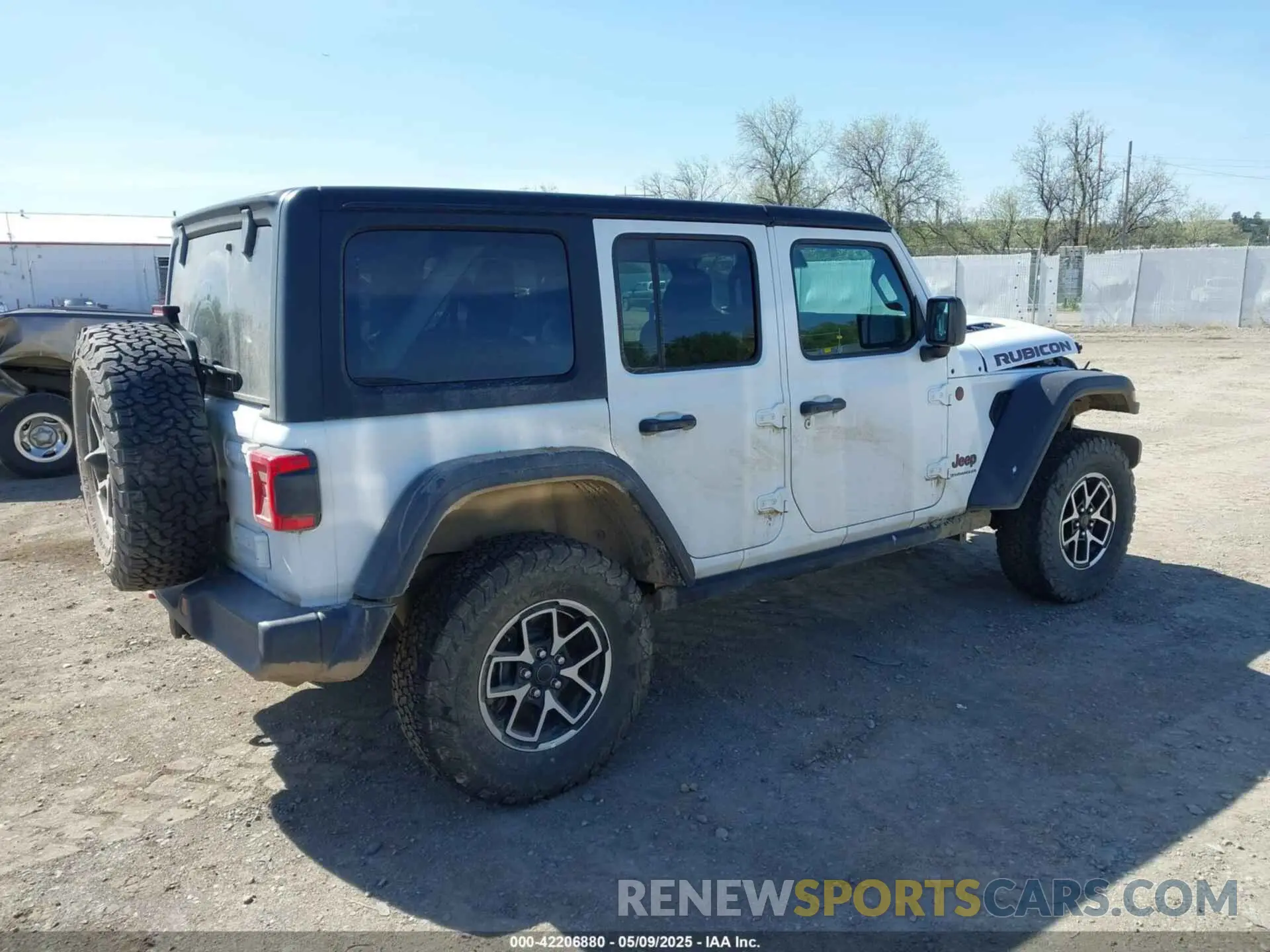 4 Photograph of a damaged car 1C4PJXFN2SW526430 JEEP WRANGLER 2025