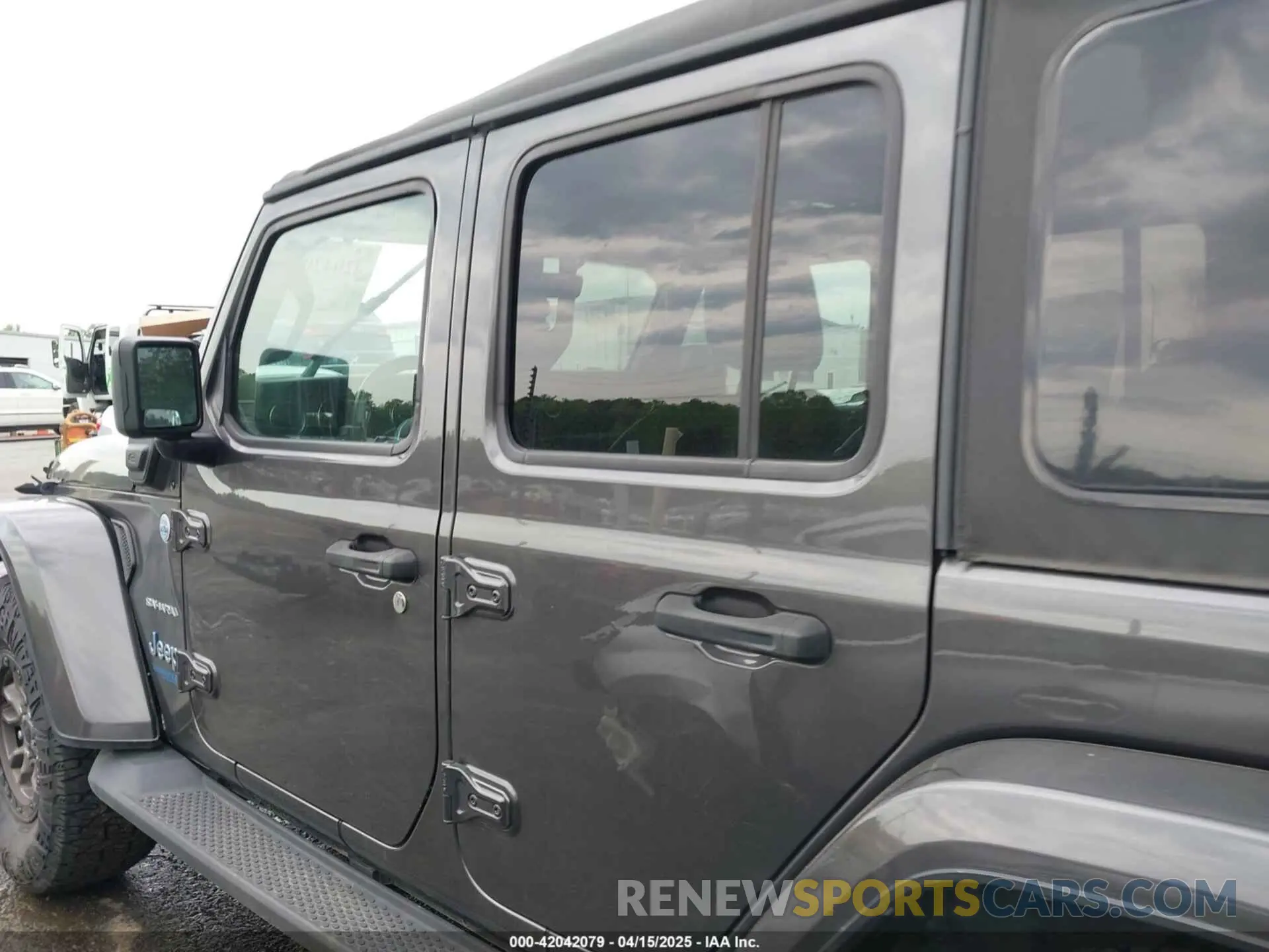 14 Photograph of a damaged car 1C4JJXP60MW704738 JEEP WRANGLER 4XE 2021