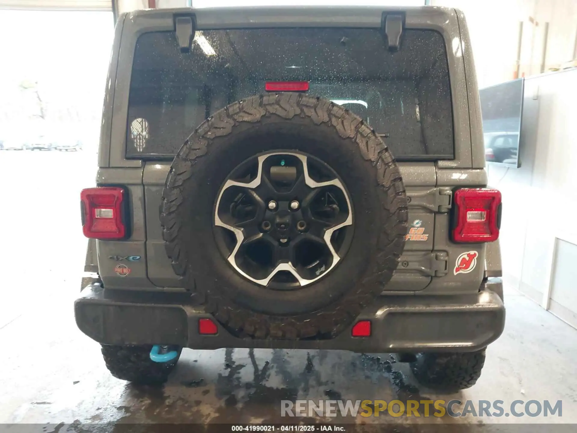 16 Photograph of a damaged car 1C4JJXR65MW675010 JEEP WRANGLER 4XE 2021