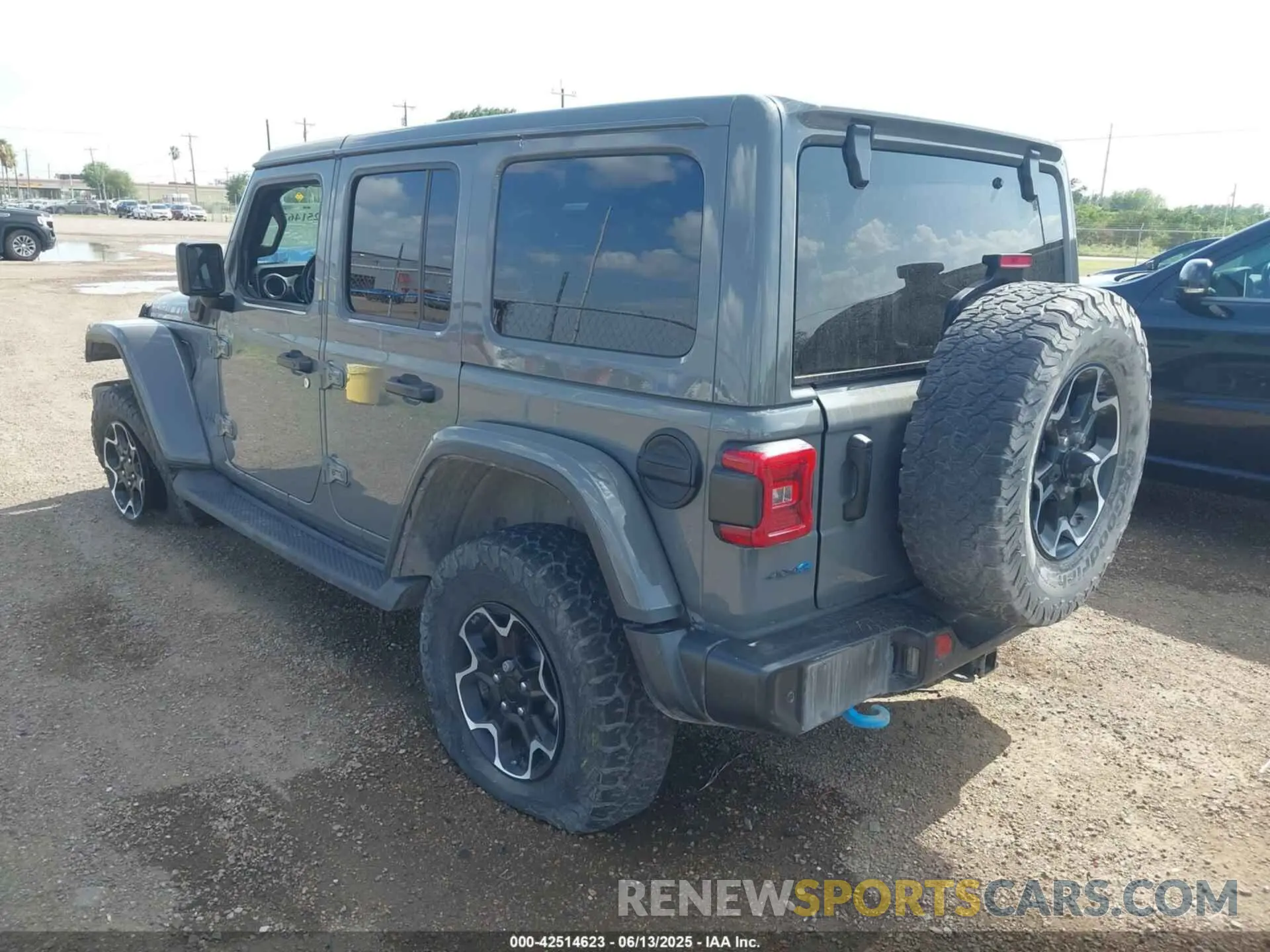 3 Photograph of a damaged car 1C4JJXR67MW716463 JEEP WRANGLER 4XE 2021